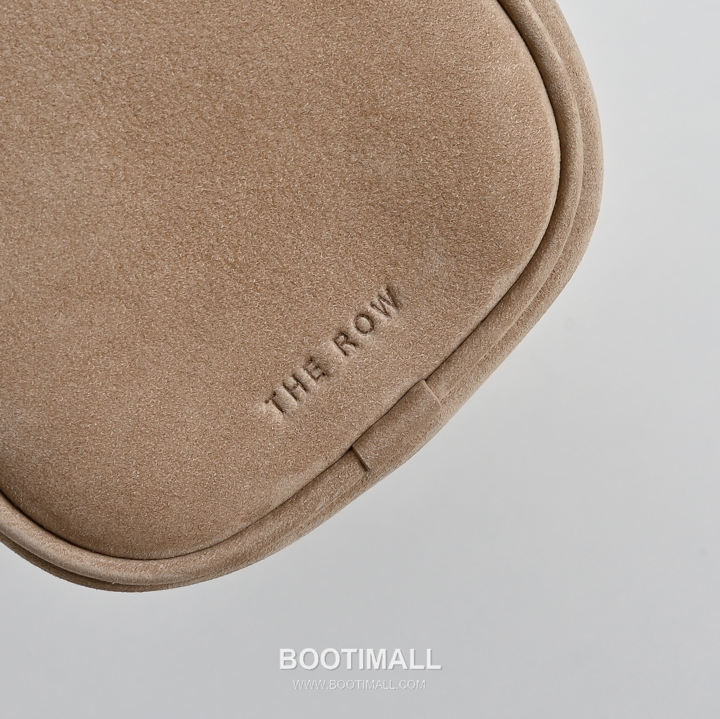 The Row 90s Lambskin Crossbody Bag with Zip Closure Detail 더로우 90s 램스킨 지퍼 클로저 크로스백 21cm 5