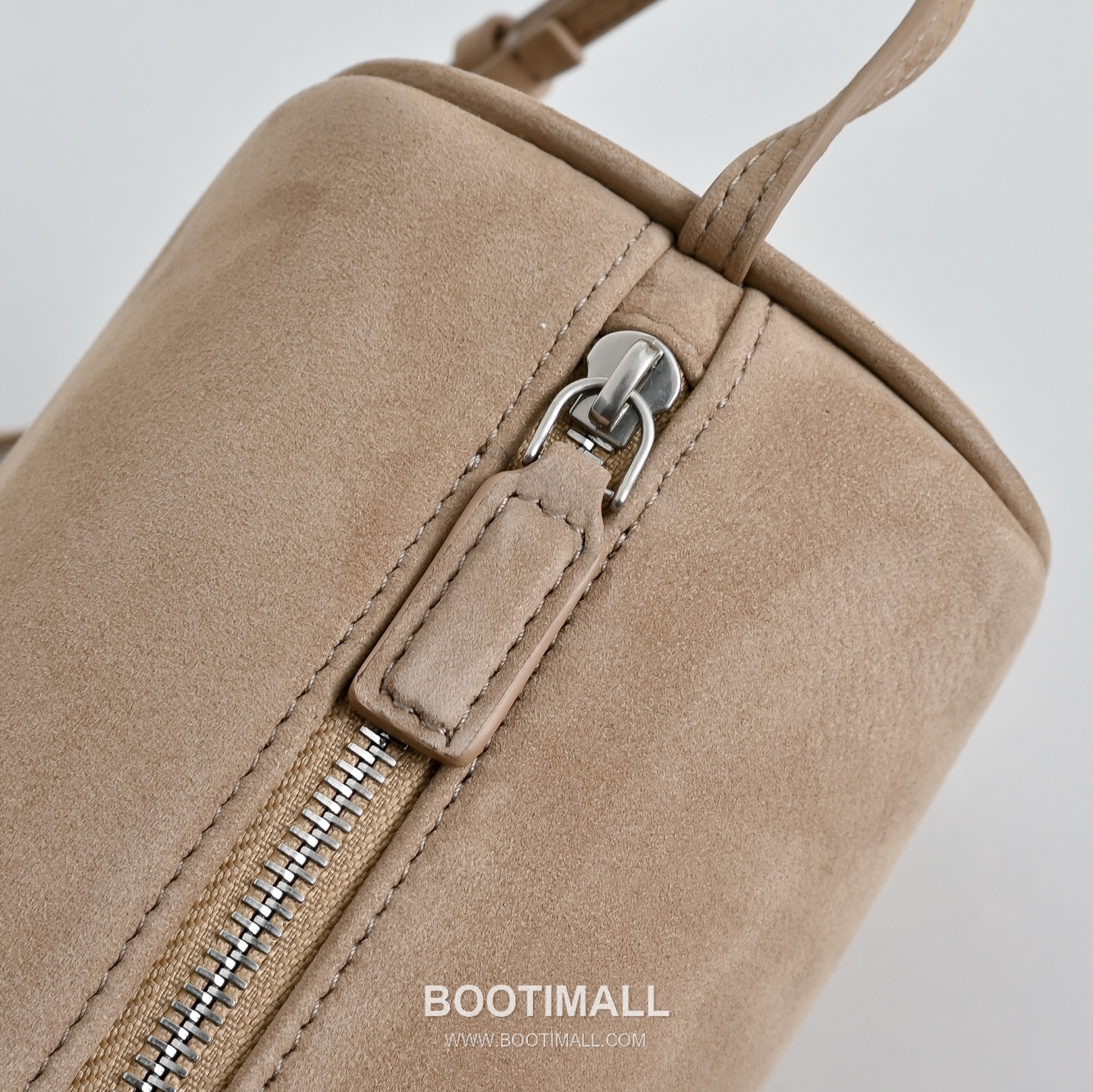 The Row 90s Lambskin Crossbody Bag with Zip Closure Detail 더로우 90s 램스킨 지퍼 클로저 크로스백 21cm 6