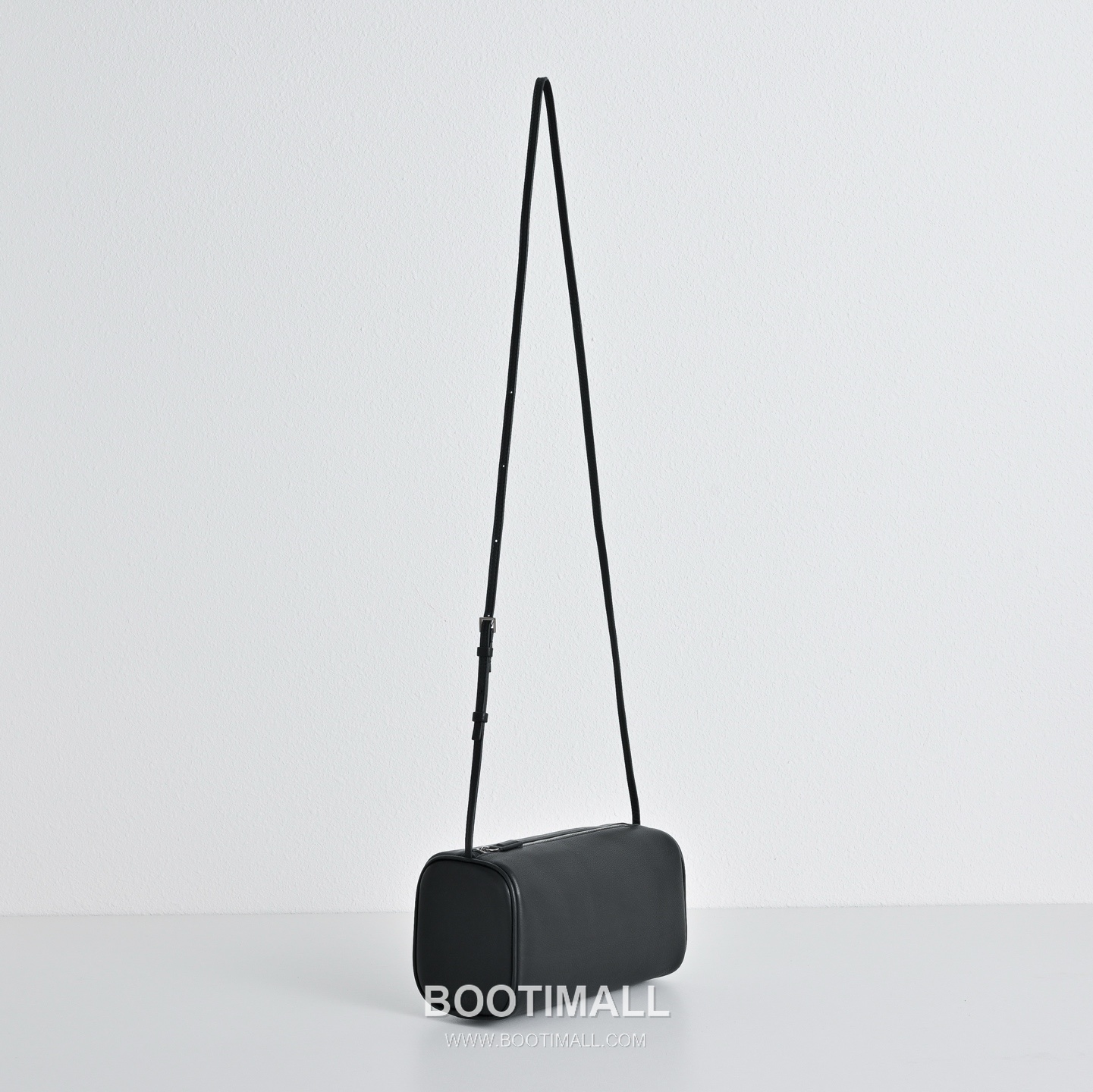 The Row 90s Lambskin Crossbody Bag with Zip Closure Detail 더로우 90s 램스킨 지퍼 클로저 크로스백 21cm 2