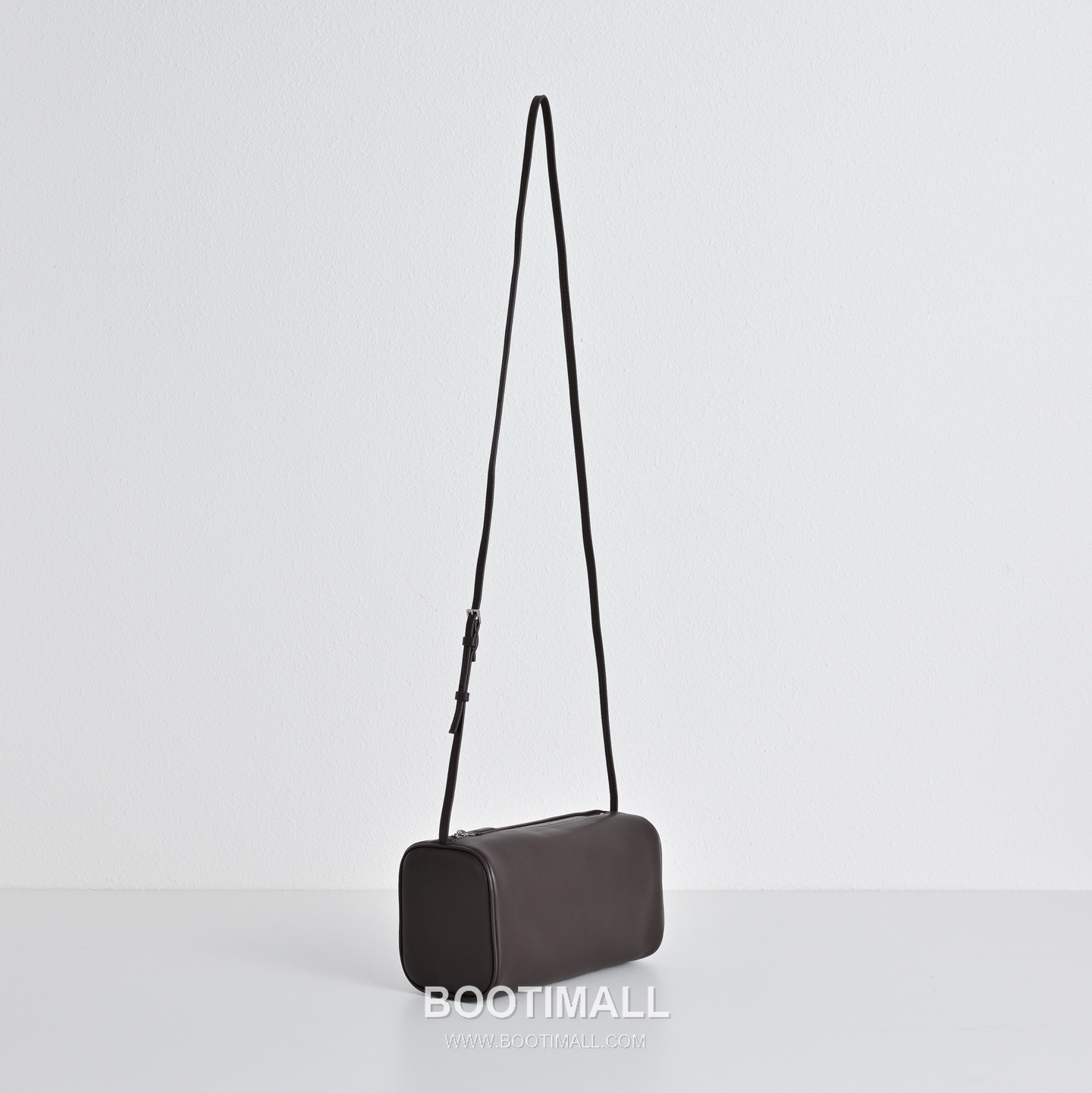 The Row 90s Lambskin Crossbody Bag with Zip Closure Detail 더로우 90s 램스킨 지퍼 클로저 크로스백 21cm 2