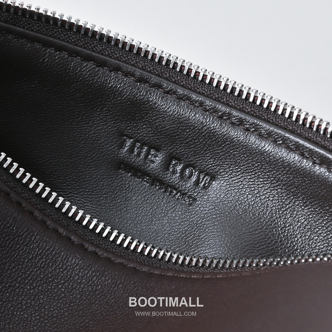 The Row 90s Lambskin Crossbody Bag with Zip Closure Detail 더로우 90s 램스킨 지퍼 클로저 크로스백 21cm 6