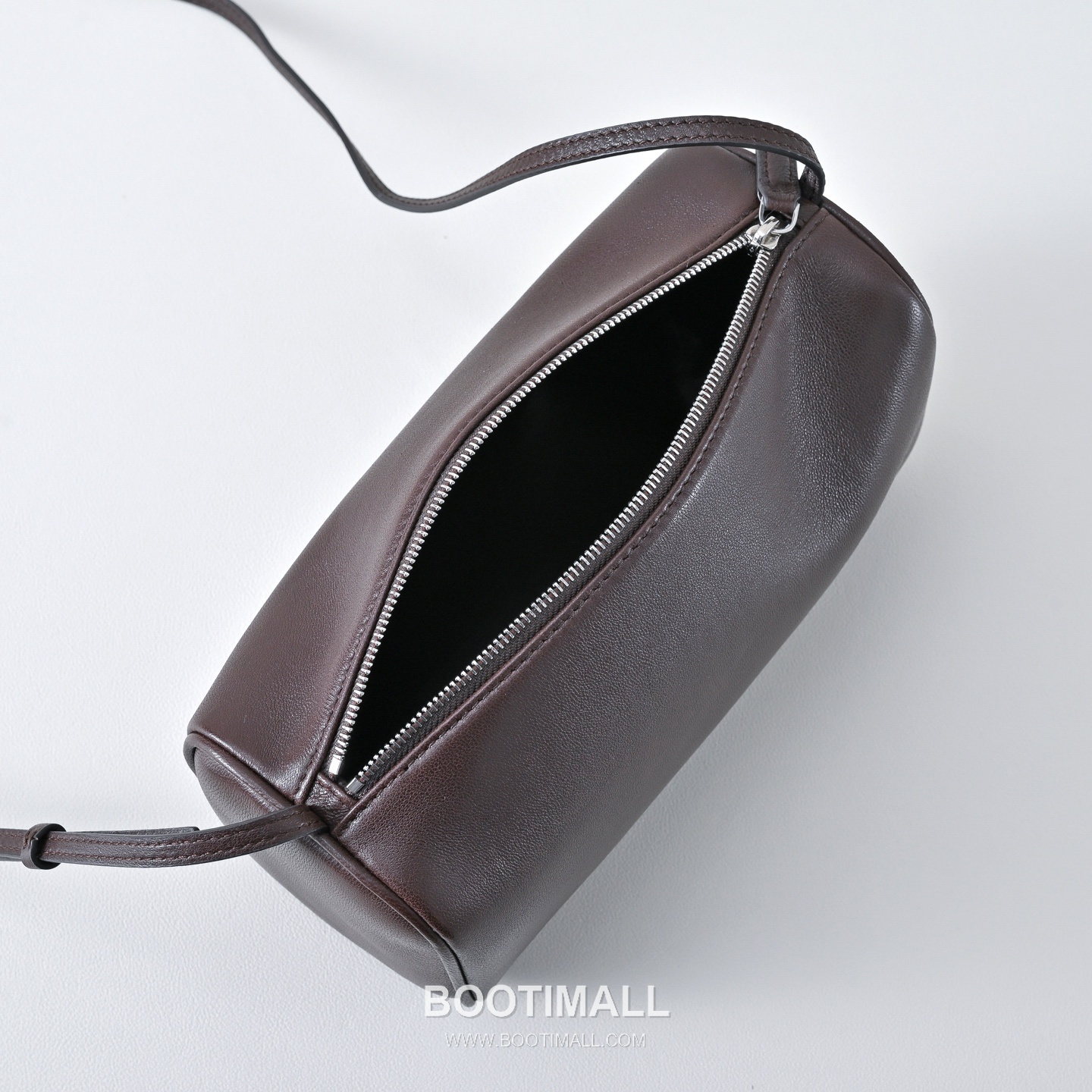 The Row 90s Lambskin Crossbody Bag with Zip Closure Detail 더로우 90s 램스킨 지퍼 클로저 크로스백 21cm 7