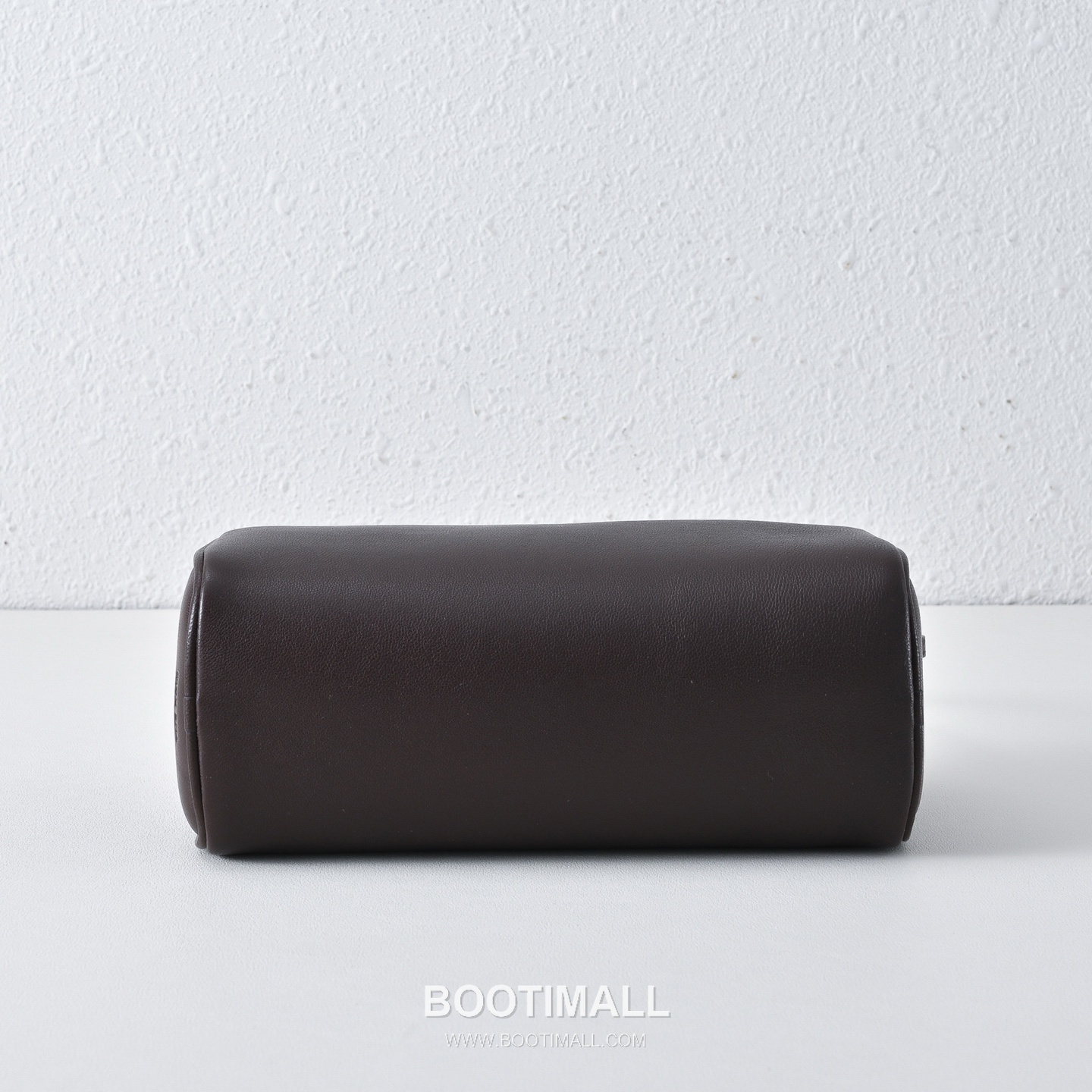 The Row 90s Lambskin Crossbody Bag with Zip Closure Detail 더로우 90s 램스킨 지퍼 클로저 크로스백 21cm 8