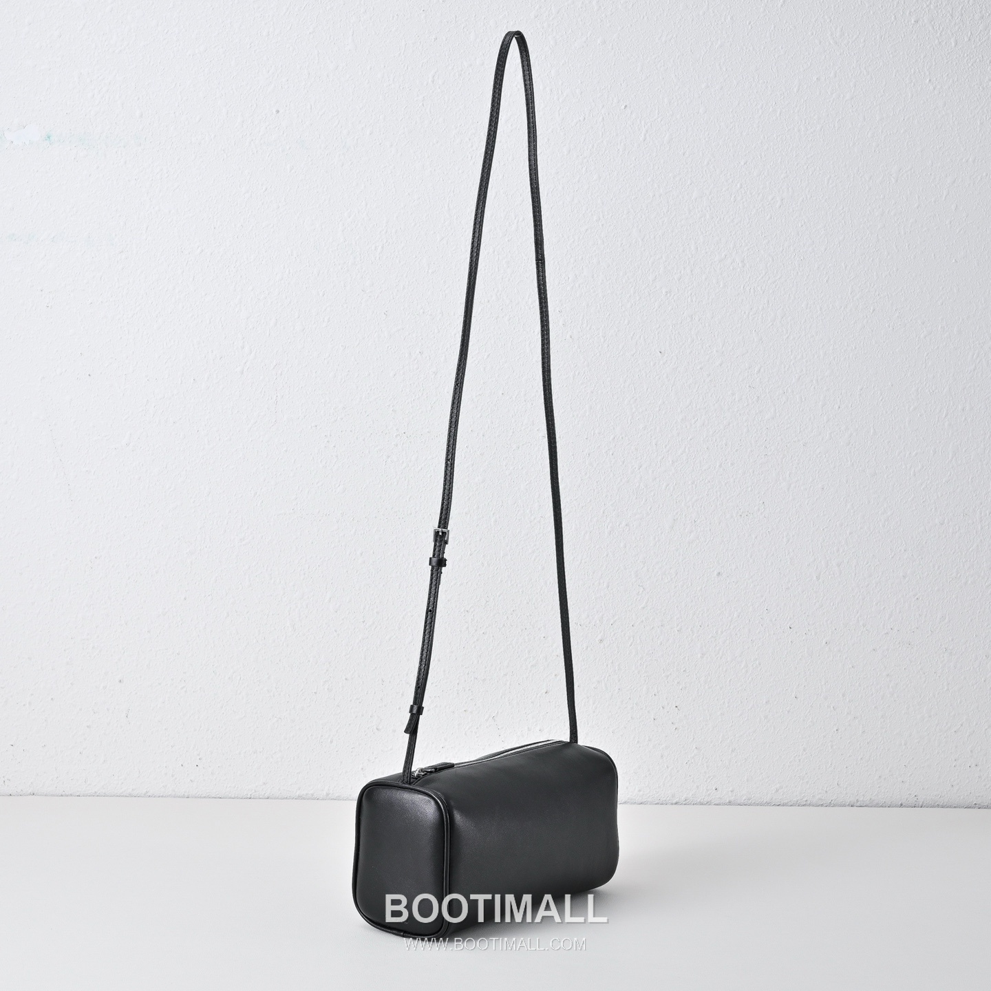 The Row 90s Lambskin Crossbody Bag with Zip Closure Detail 더로우 90s 램스킨 지퍼 클로저 크로스백 21cm 2
