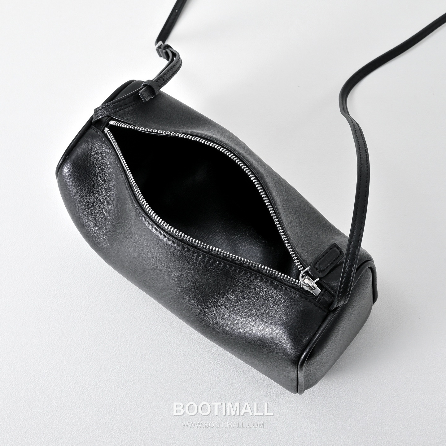 The Row 90s Lambskin Crossbody Bag with Zip Closure Detail 더로우 90s 램스킨 지퍼 클로저 크로스백 21cm 7