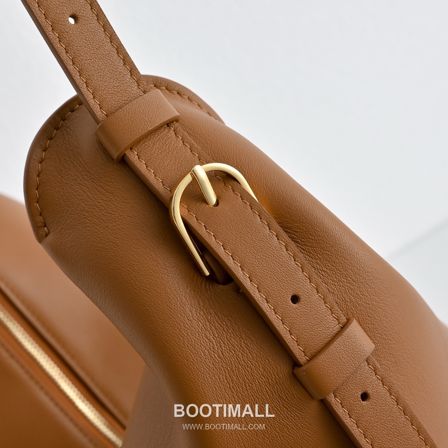 The Row Allie Calfskin Shoulder Bag with Adjustable Strap Detail 더로우 알리 카프스킨 조절 스트랩 숄더백 42cm 4