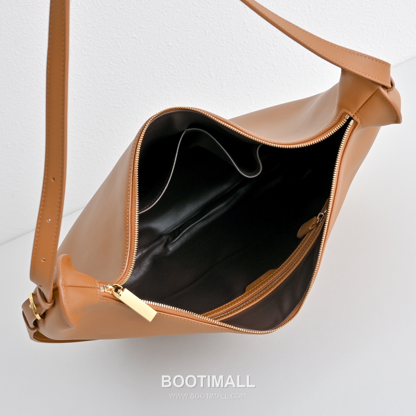 The Row Allie Calfskin Shoulder Bag with Adjustable Strap Detail 더로우 알리 카프스킨 조절 스트랩 숄더백 42cm 7