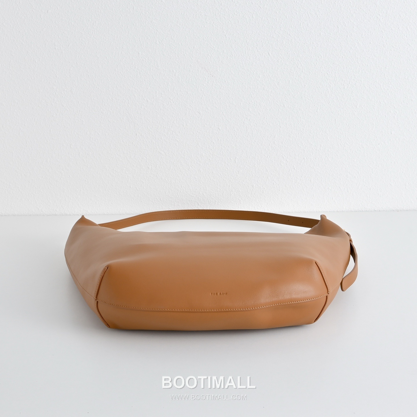 The Row Allie Calfskin Shoulder Bag with Adjustable Strap Detail 더로우 알리 카프스킨 조절 스트랩 숄더백 42cm 9