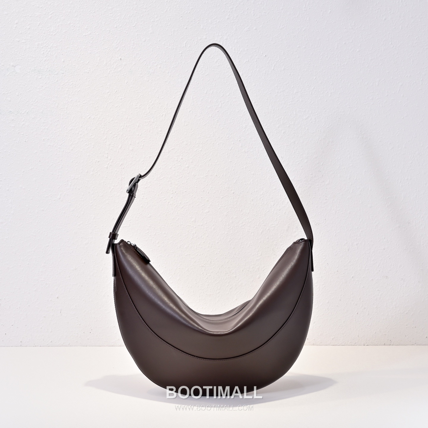 The Row Allie Calfskin Shoulder Bag with Adjustable Strap Detail 더로우 알리 카프스킨 조절 스트랩 숄더백 42cm 1
