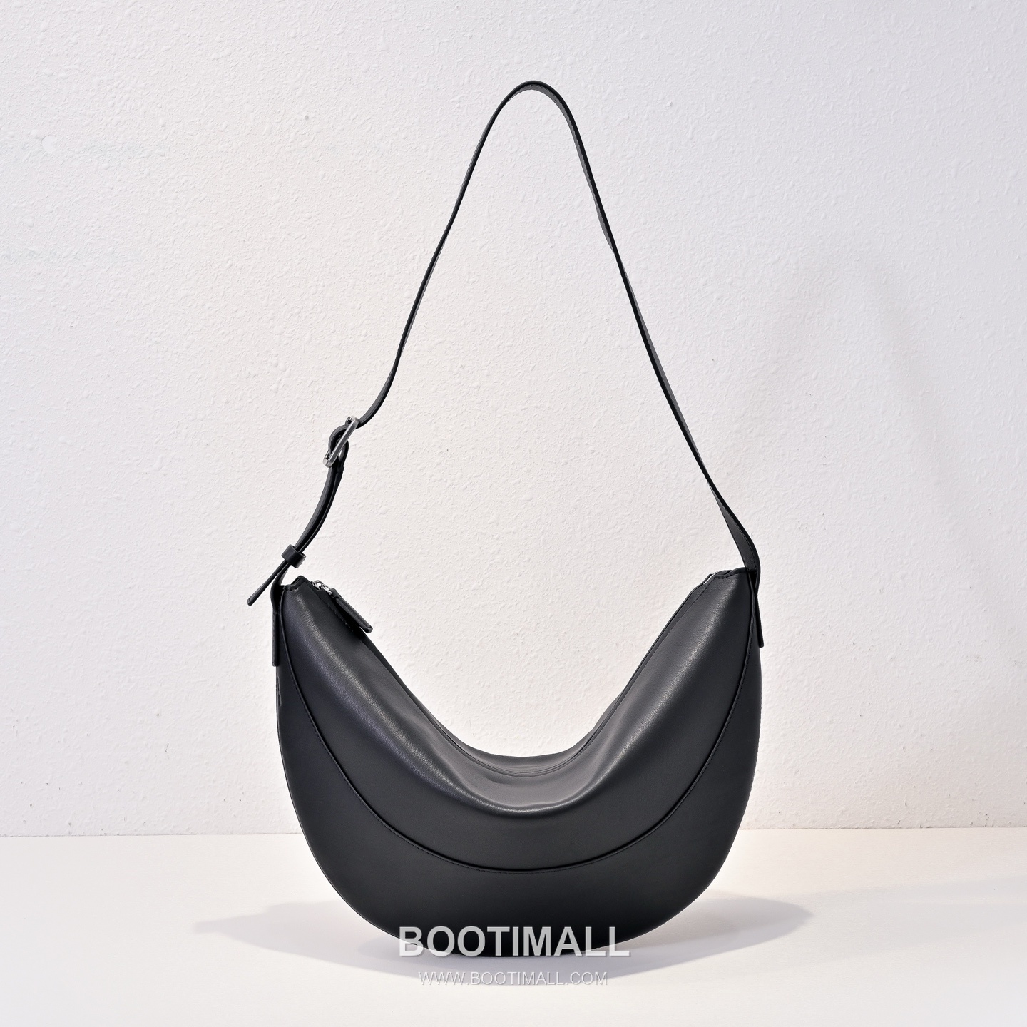 The Row Allie Calfskin Shoulder Bag with Adjustable Strap Detail 더로우 알리 카프스킨 조절 스트랩 숄더백 42cm 1