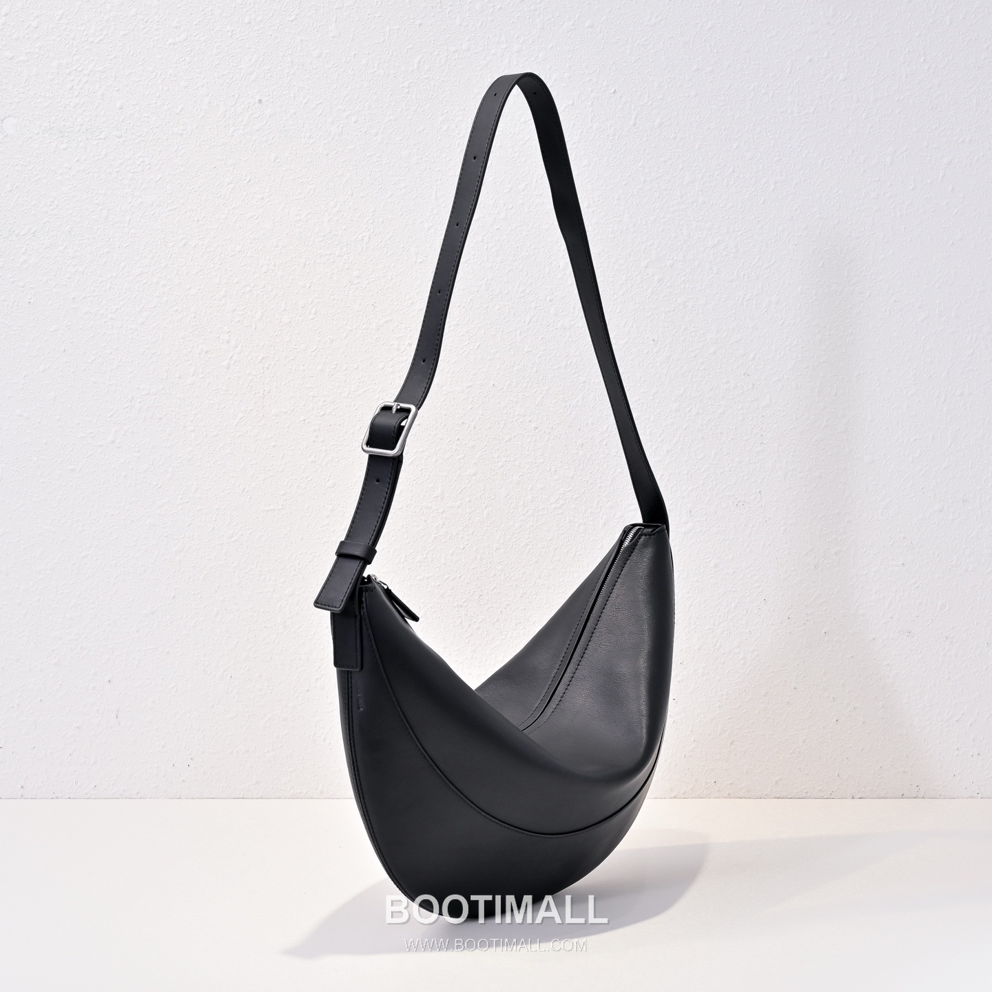 The Row Allie Calfskin Shoulder Bag with Adjustable Strap Detail 더로우 알리 카프스킨 조절 스트랩 숄더백 42cm 2