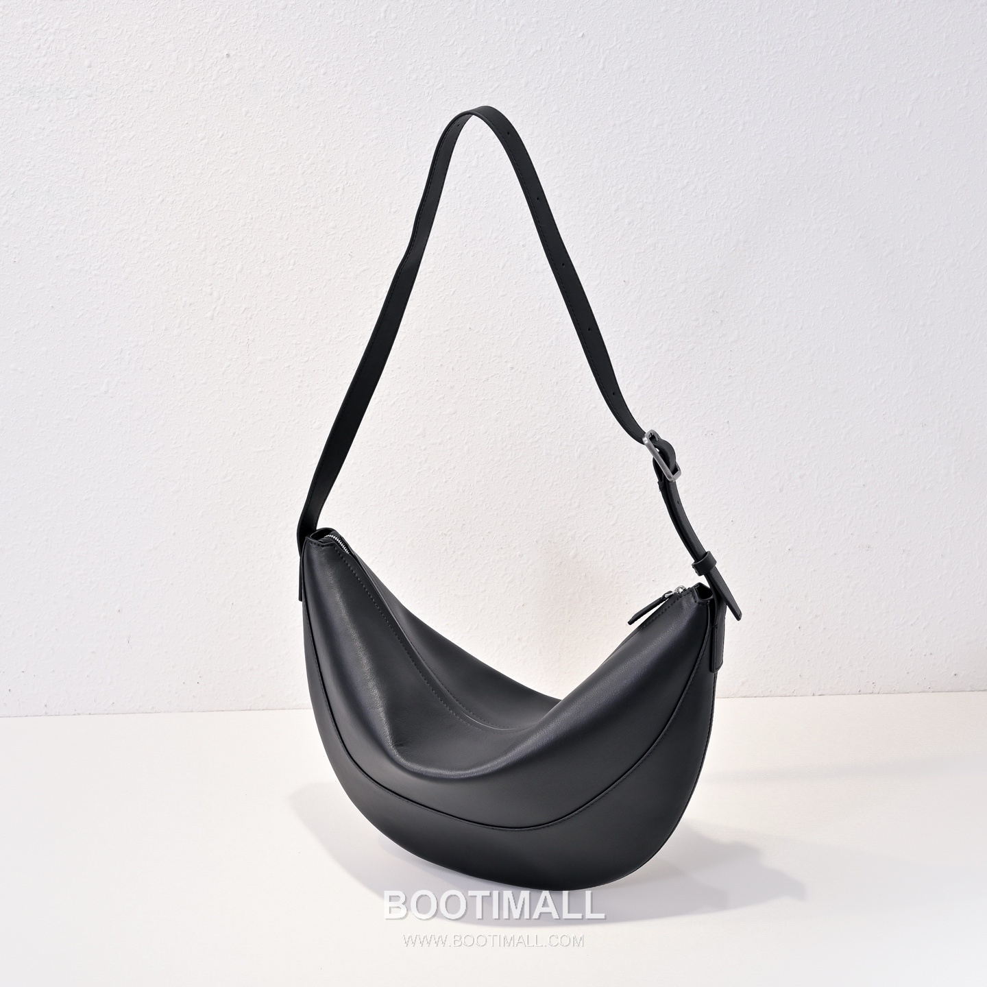 The Row Allie Calfskin Shoulder Bag with Adjustable Strap Detail 더로우 알리 카프스킨 조절 스트랩 숄더백 42cm 3