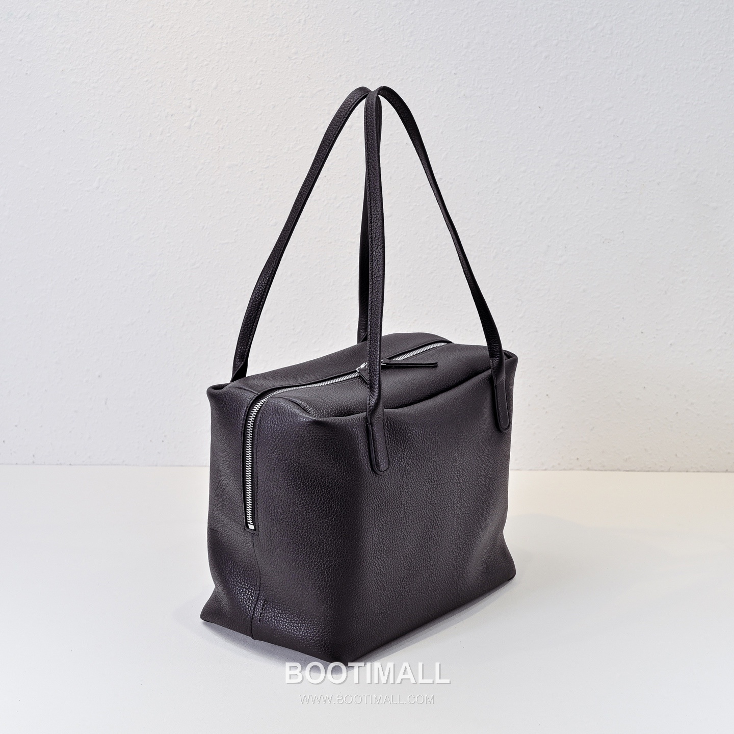 The Row Henri Calfskin Tote Bag with Soft Structure Detail 더로우 앙리 카프스킨 소프트 스트럭처 토트백 27cm 3