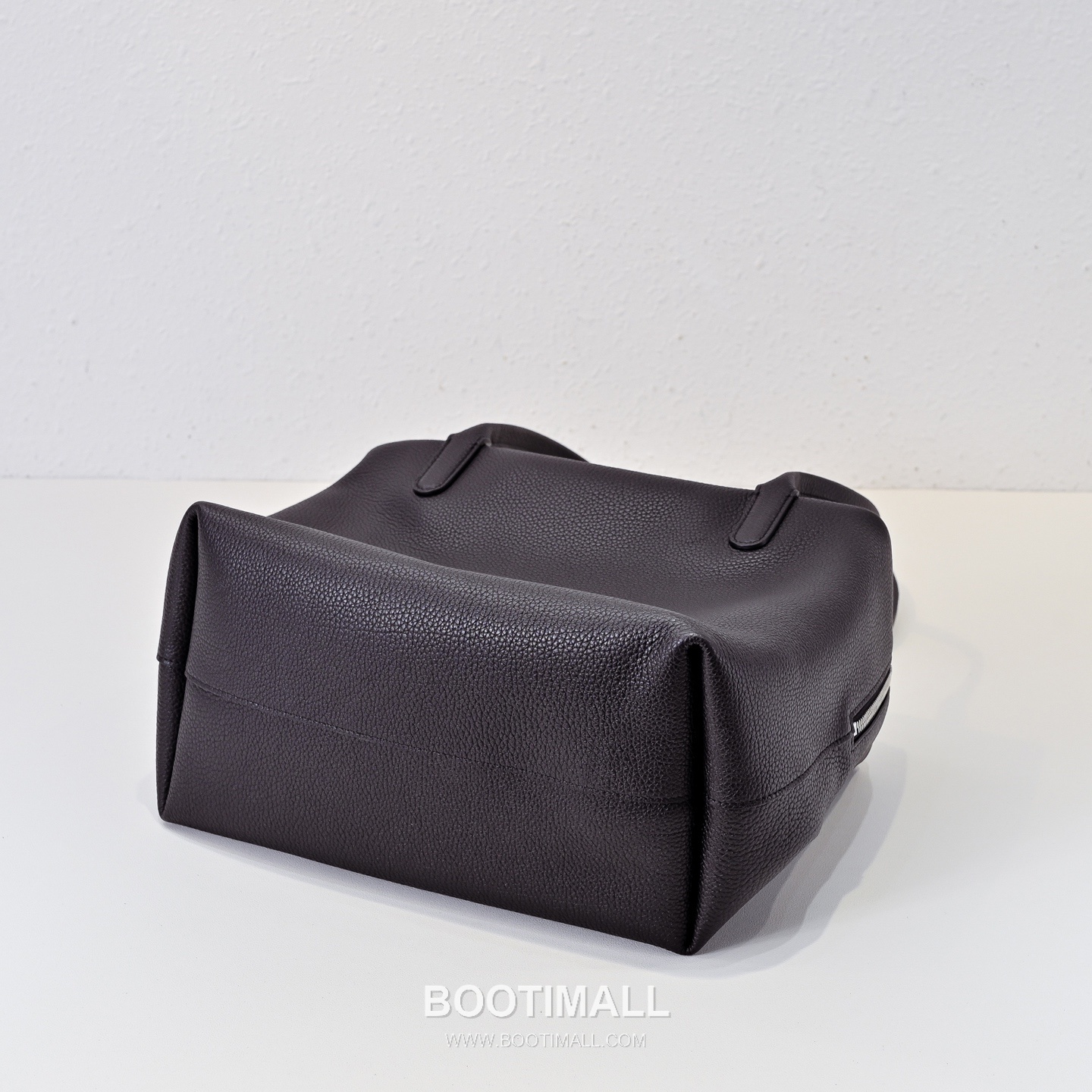 The Row Henri Calfskin Tote Bag with Soft Structure Detail 더로우 앙리 카프스킨 소프트 스트럭처 토트백 27cm 9