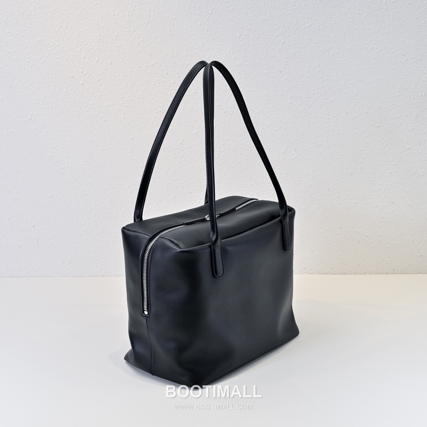The Row Henri Calfskin Tote Bag with Soft Structure Detail 더로우 앙리 카프스킨 소프트 스트럭처 토트백 27cm 3