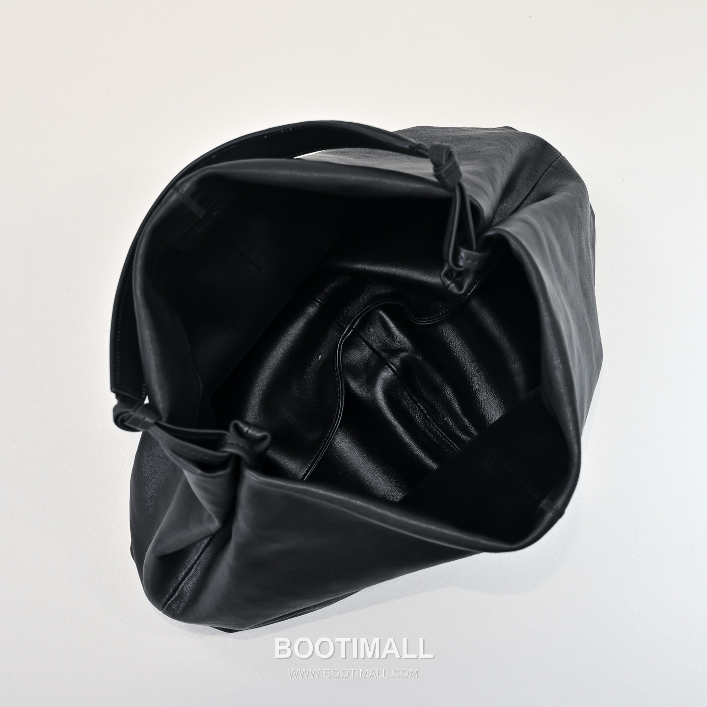 The Row Vegetable Tanned Lambskin Shoulder Bag with Underarm Design Detail 더로우 베지터블 태닝 램스킨 언더암 숄더백 43cm 7