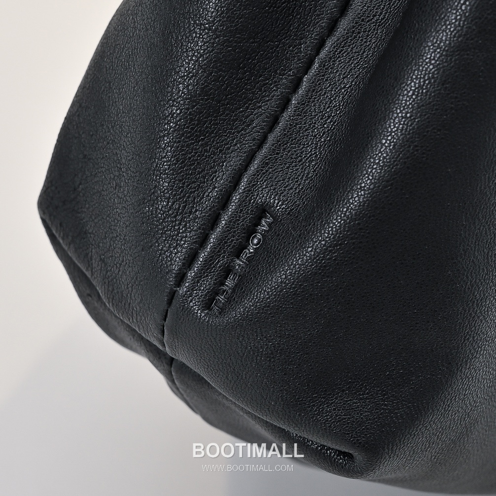 The Row Vegetable Tanned Lambskin Shoulder Bag with Underarm Design Detail 더로우 베지터블 태닝 램스킨 언더암 숄더백 43cm 9