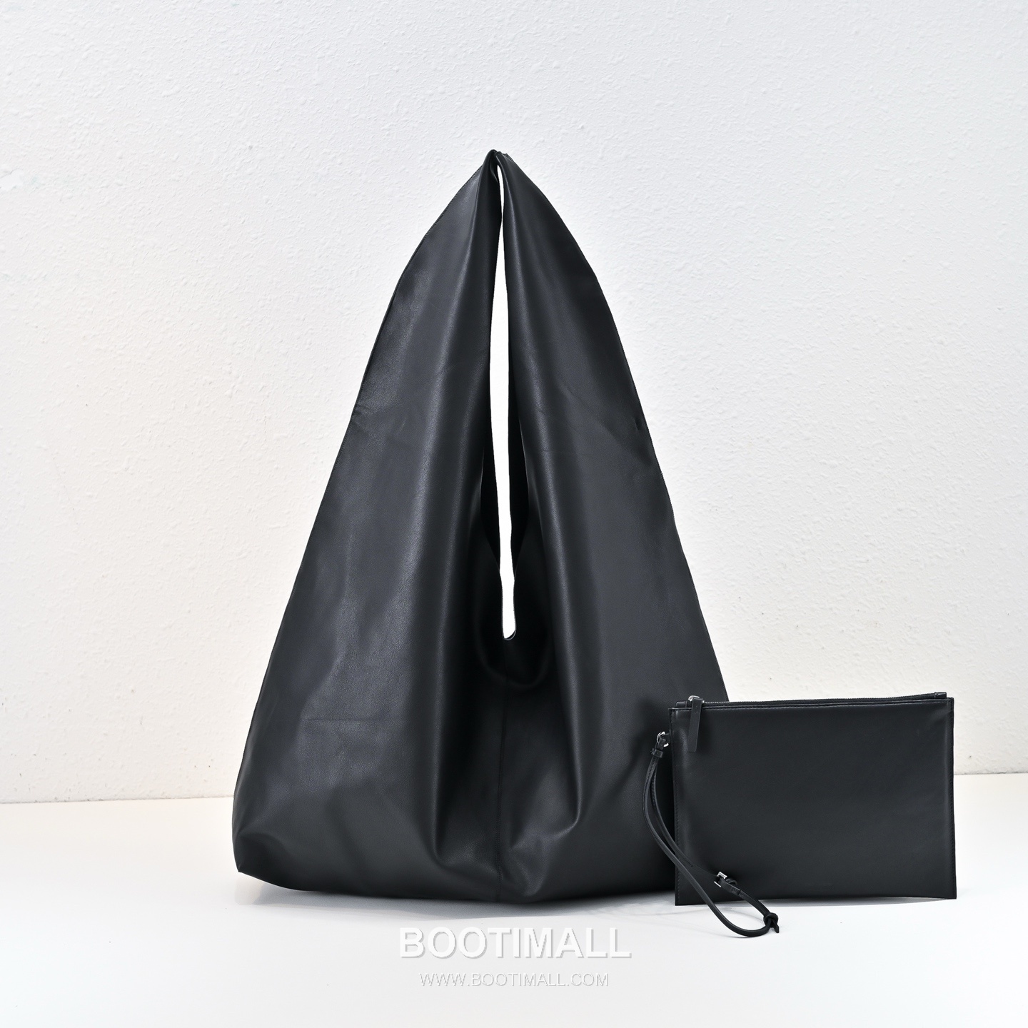 The Row Bindle Calfskin Hobo Bag with Seam Detail 더로우 바인들 카프스킨 심 디테일 호보백 43cm 1