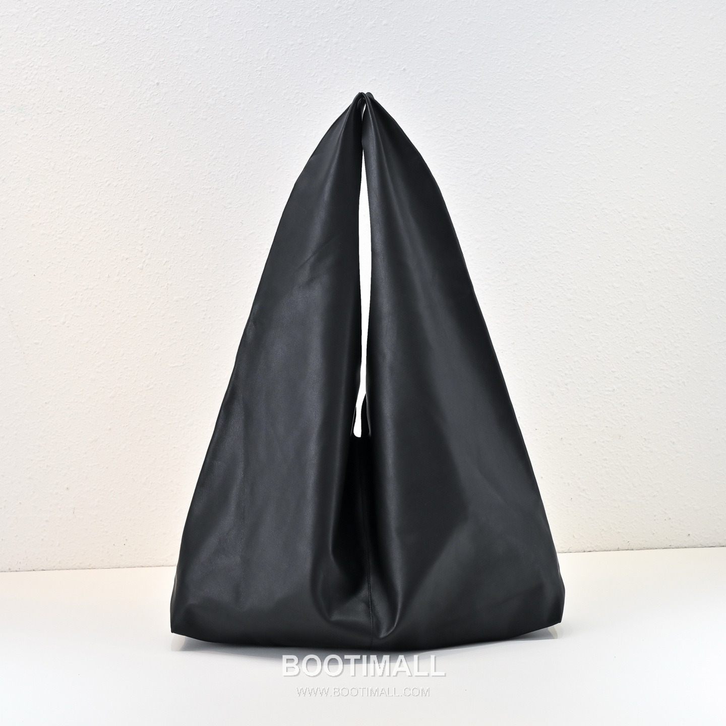 The Row Bindle Calfskin Hobo Bag with Seam Detail 더로우 바인들 카프스킨 심 디테일 호보백 43cm 2