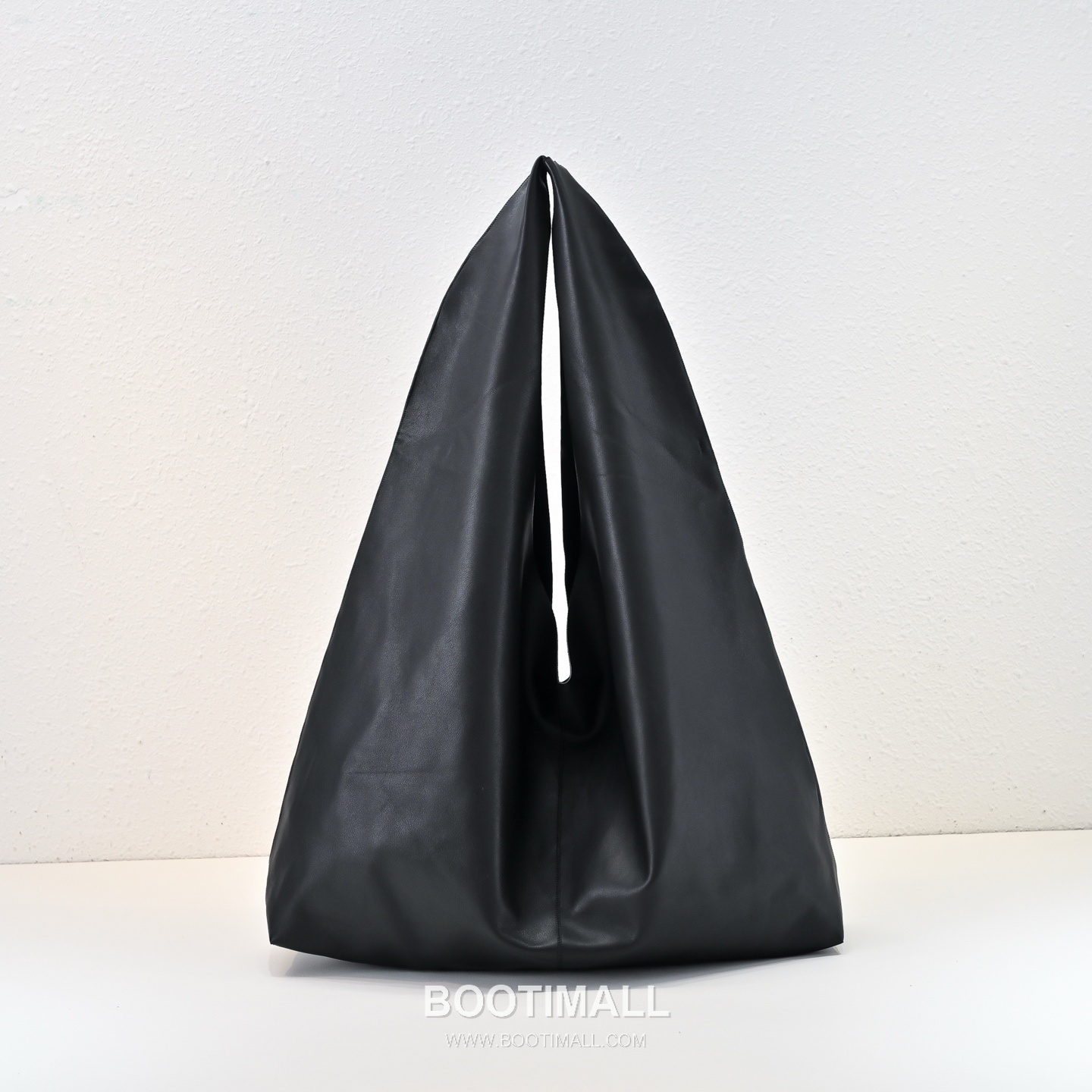The Row Bindle Calfskin Hobo Bag with Seam Detail 더로우 바인들 카프스킨 심 디테일 호보백 43cm 3