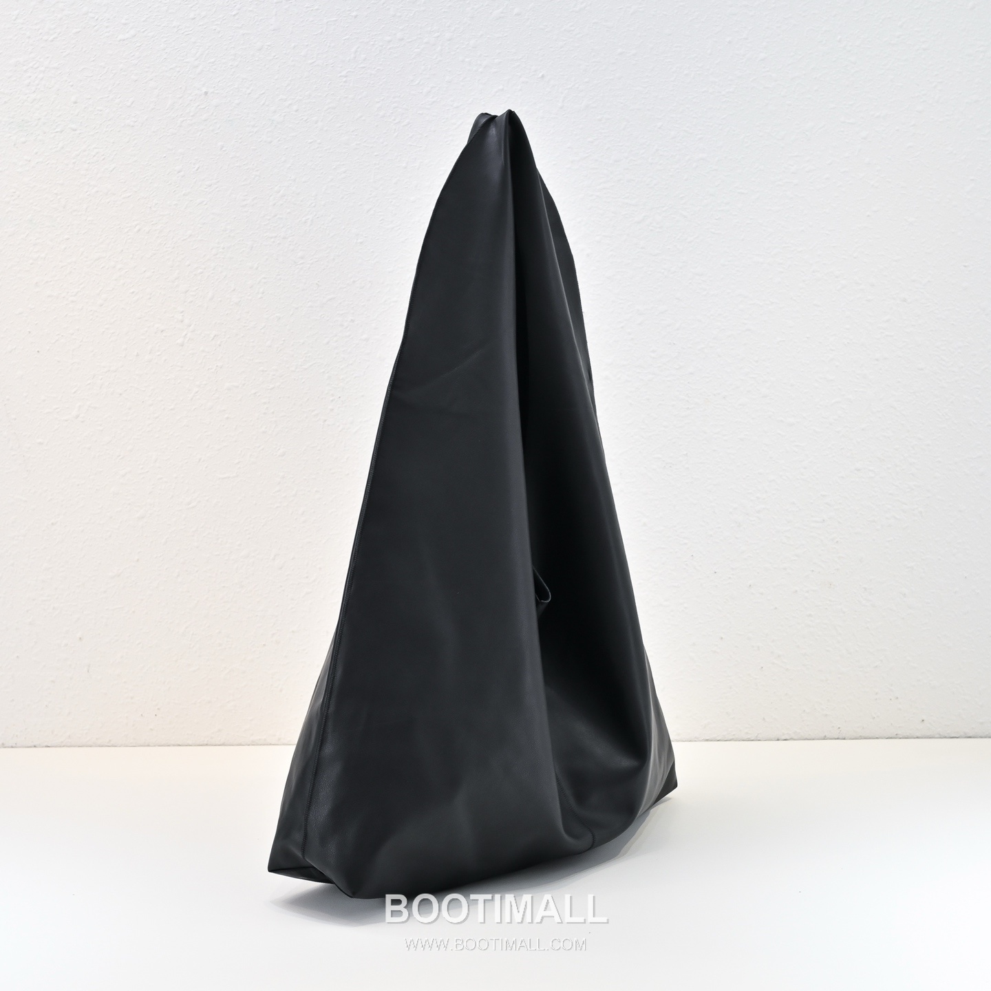 The Row Bindle Calfskin Hobo Bag with Seam Detail 더로우 바인들 카프스킨 심 디테일 호보백 43cm 4