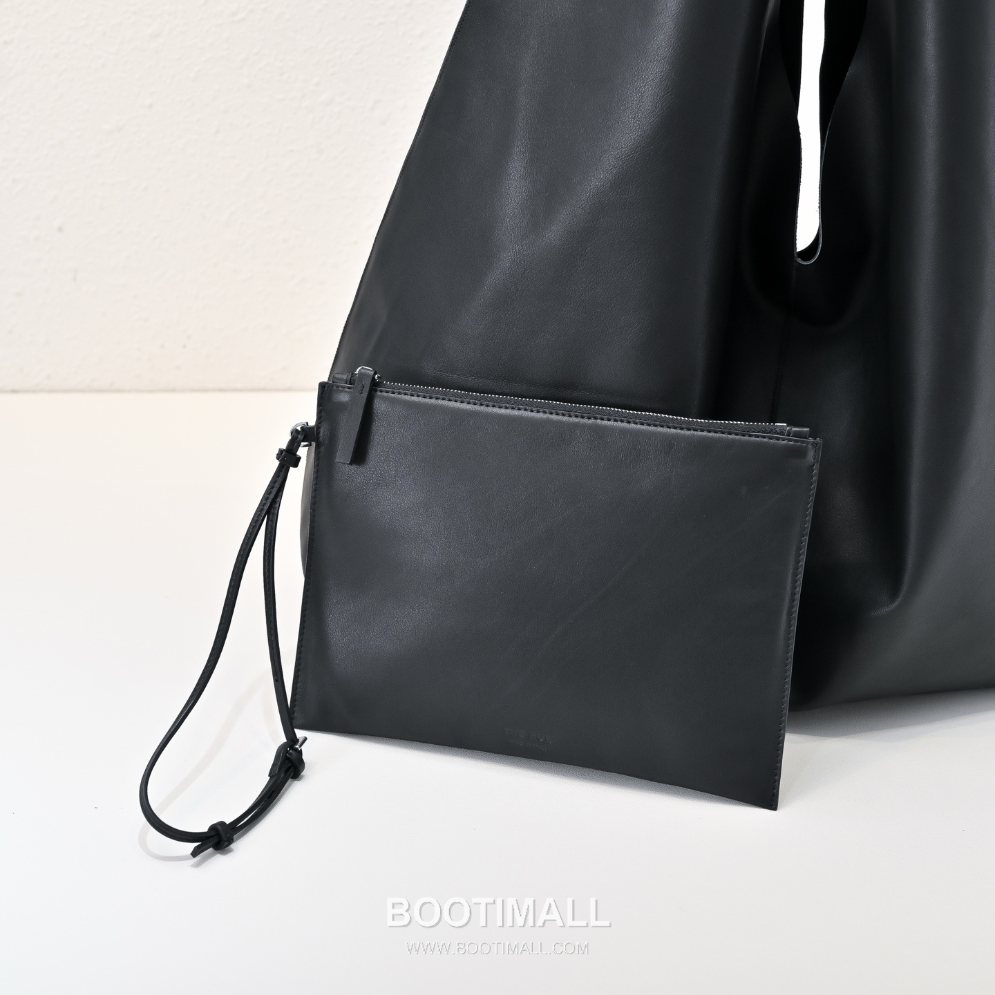 The Row Bindle Calfskin Hobo Bag with Seam Detail 더로우 바인들 카프스킨 심 디테일 호보백 43cm 8