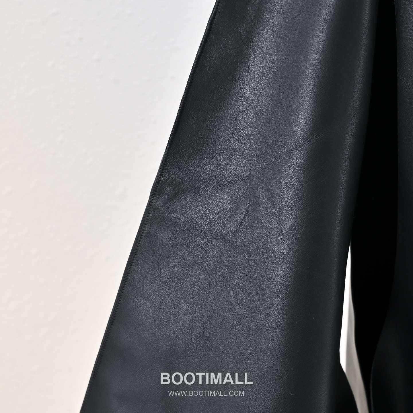 The Row Bindle Calfskin Hobo Bag with Seam Detail 더로우 바인들 카프스킨 심 디테일 호보백 43cm 9