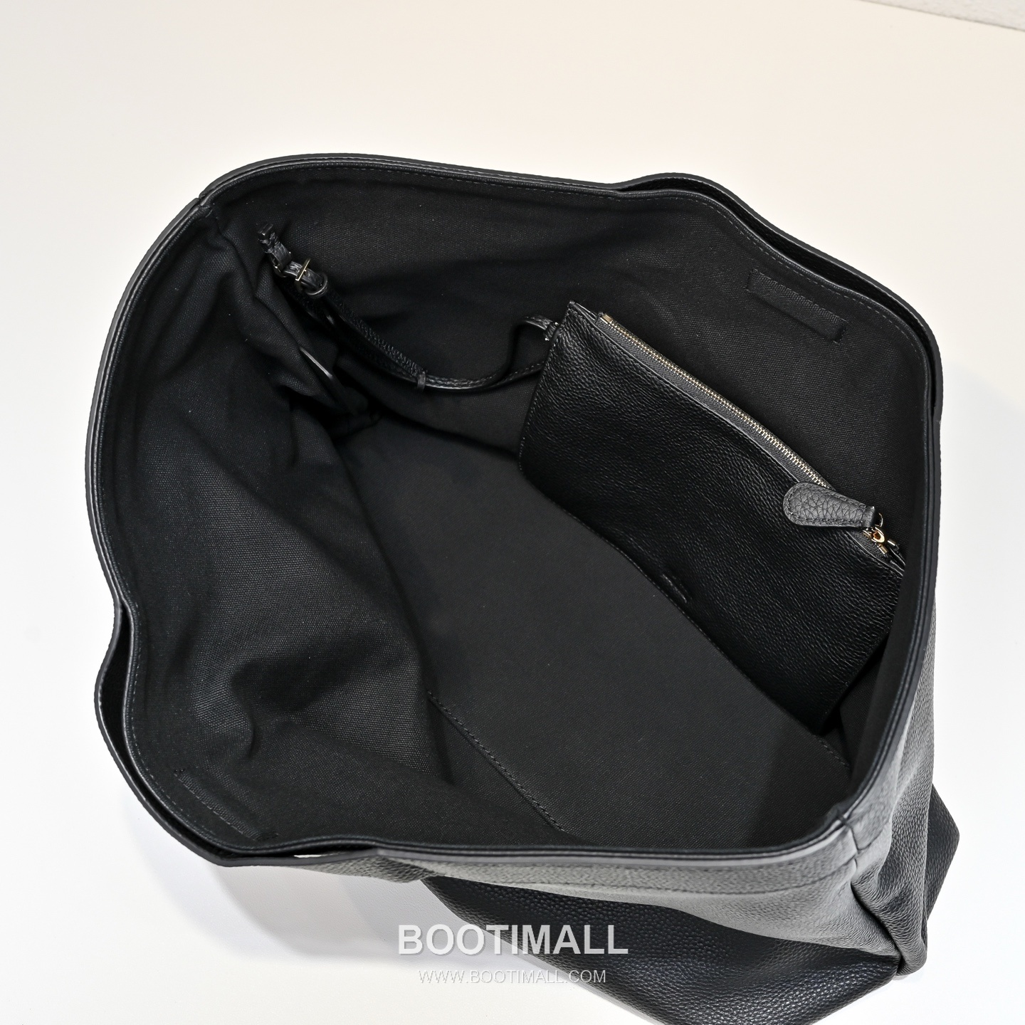 The Row Calfskin Tote Bag with Inner Pouch Detail 더로우 카프스킨 이너 파우치 토트백 36cm 4