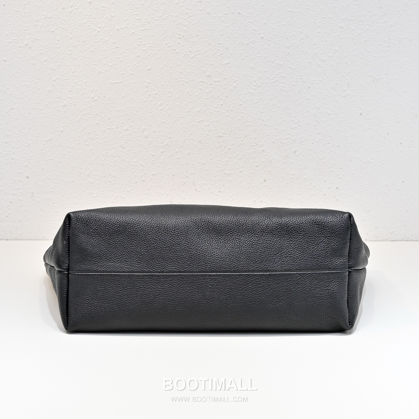 The Row Calfskin Tote Bag with Inner Pouch Detail 더로우 카프스킨 이너 파우치 토트백 36cm 9