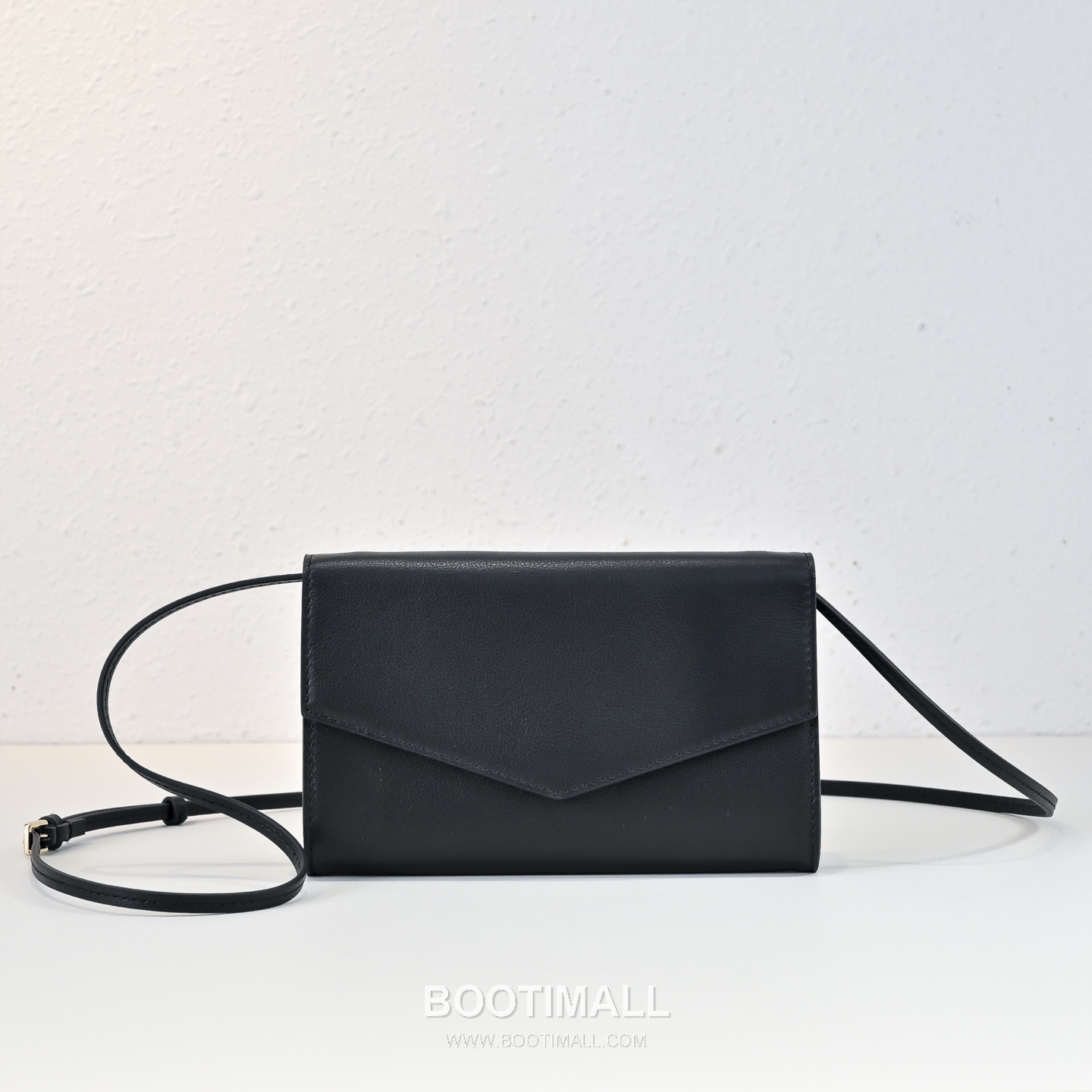 The Row Calfskin Envelope Clutch Bag with Chain Strap Detail 더로우 카프스킨 체인 스트랩 엔벨로프 클러치백 19cm 1