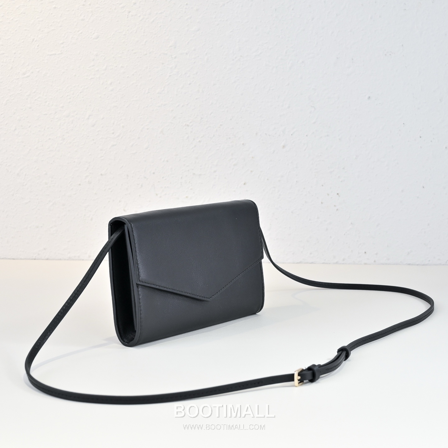 The Row Calfskin Envelope Clutch Bag with Chain Strap Detail 더로우 카프스킨 체인 스트랩 엔벨로프 클러치백 19cm 2