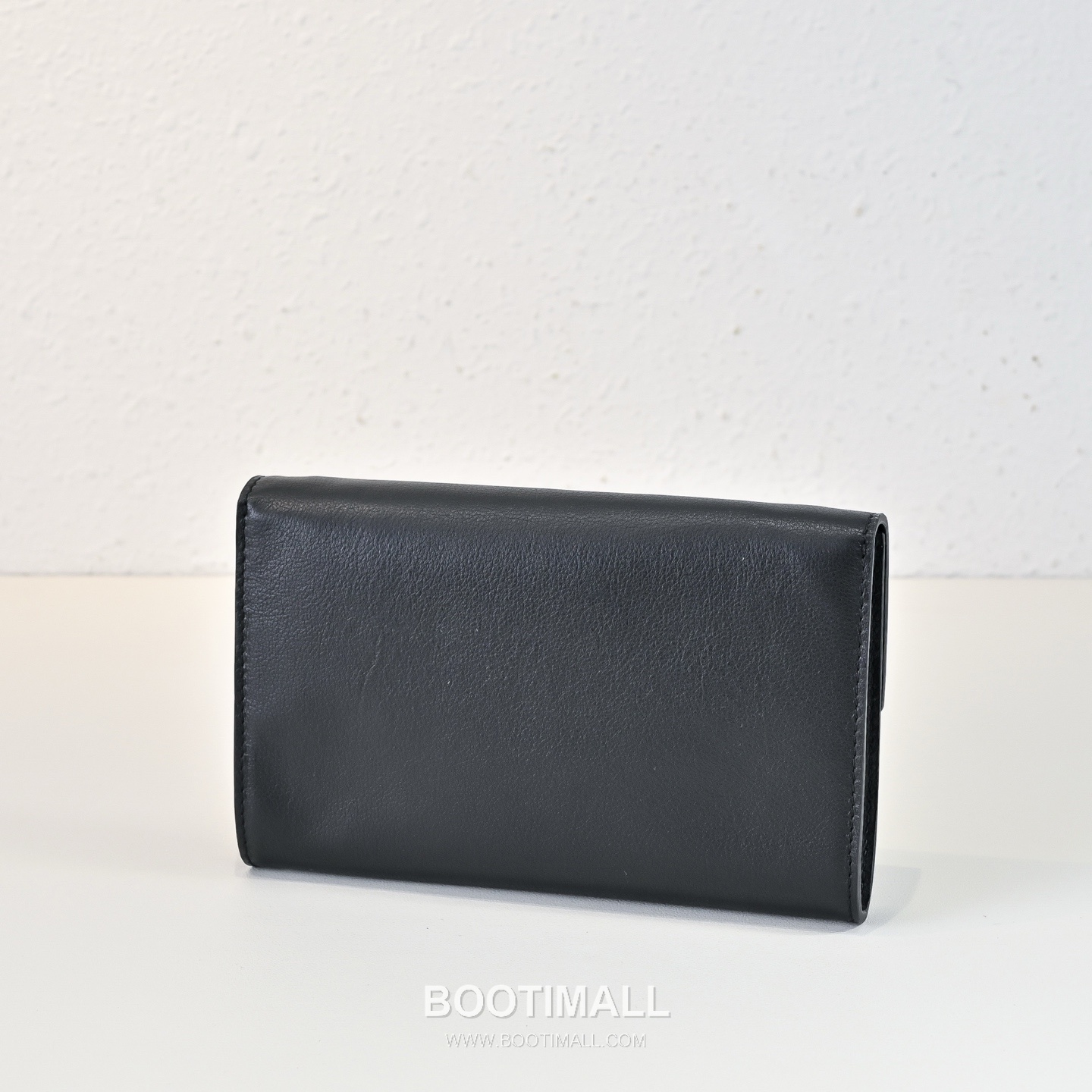 The Row Calfskin Envelope Clutch Bag with Chain Strap Detail 더로우 카프스킨 체인 스트랩 엔벨로프 클러치백 19cm 3