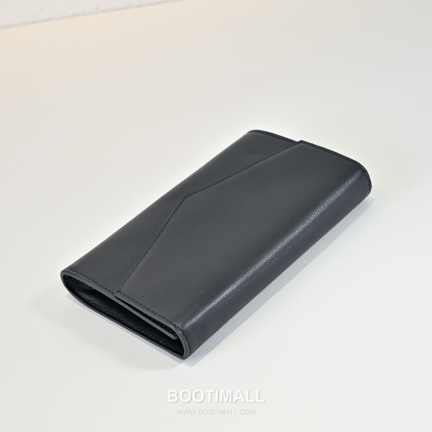 The Row Calfskin Envelope Clutch Bag with Chain Strap Detail 더로우 카프스킨 체인 스트랩 엔벨로프 클러치백 19cm 5