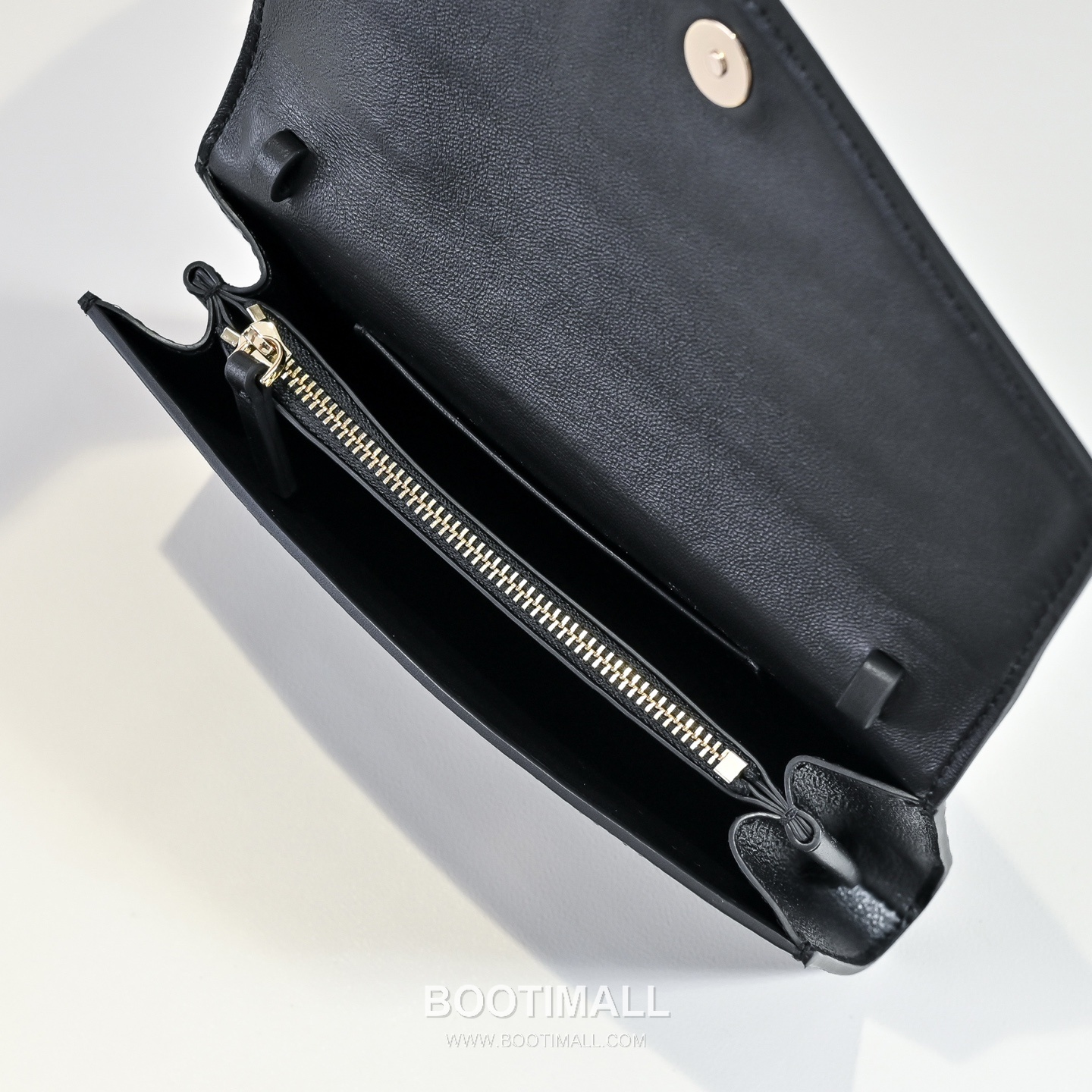 The Row Calfskin Envelope Clutch Bag with Chain Strap Detail 더로우 카프스킨 체인 스트랩 엔벨로프 클러치백 19cm 8
