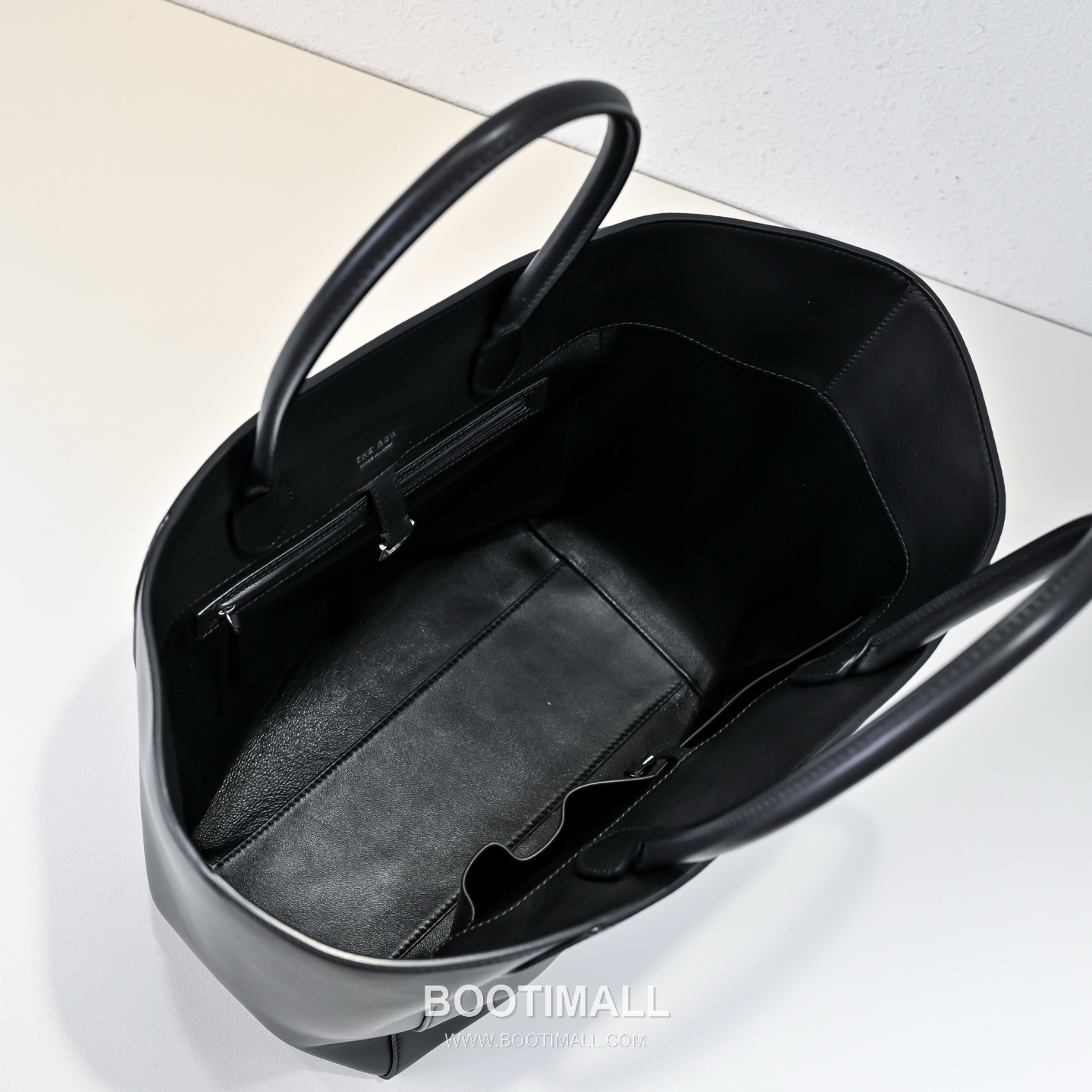 The Row Calfskin Tote Bag with Wide Opening Detail 더로우 카프스킨 와이드 오프닝 토트백 47cm 4