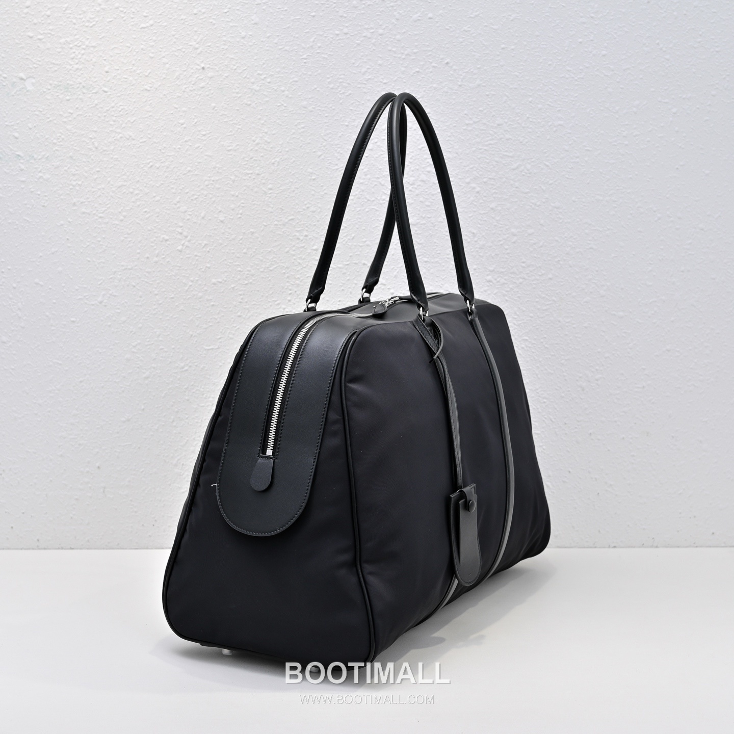 The Row Myles Nylon Duffle Bag with Calfskin Trim Detail 더로우 마일스 나일론 카프스킨 트림 더플 토트백 51cm 2