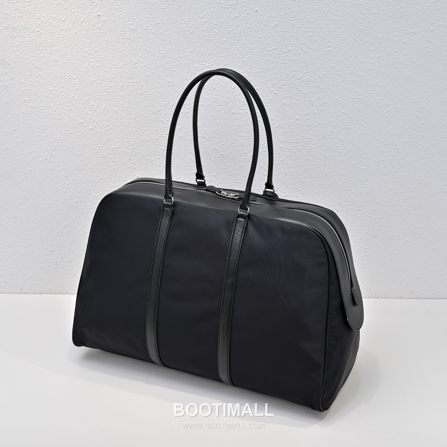The Row Myles Nylon Duffle Bag with Calfskin Trim Detail 더로우 마일스 나일론 카프스킨 트림 더플 토트백 51cm 3