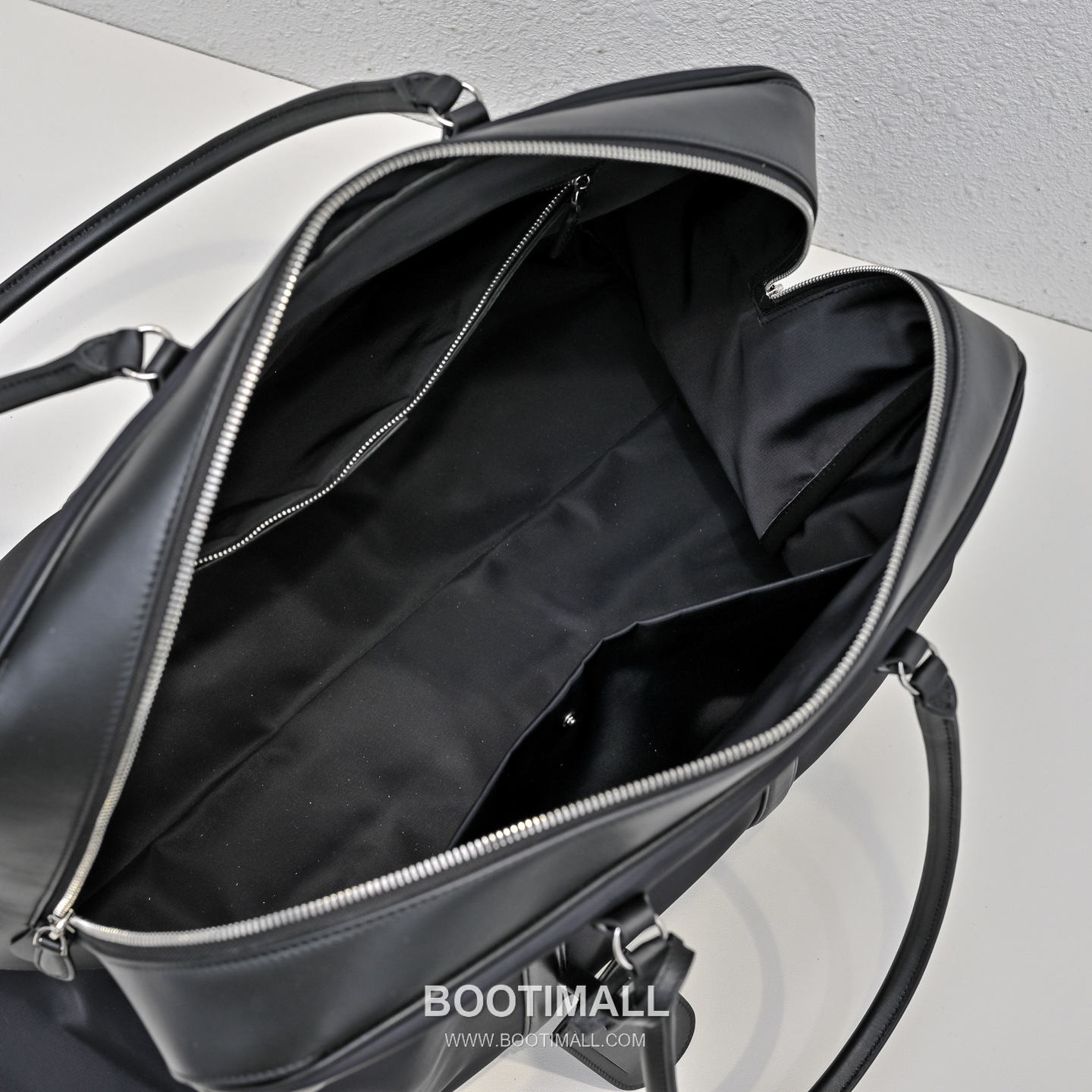 The Row Myles Nylon Duffle Bag with Calfskin Trim Detail 더로우 마일스 나일론 카프스킨 트림 더플 토트백 51cm 4