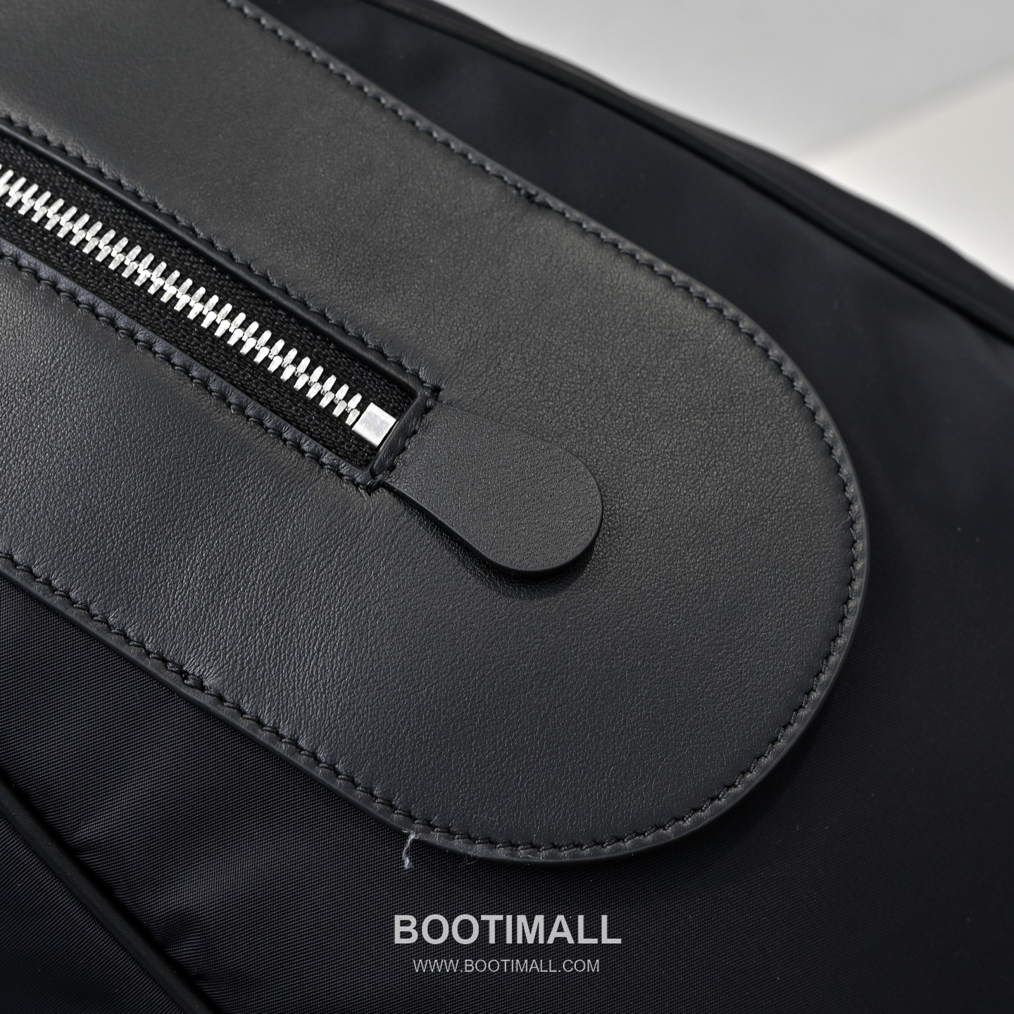 The Row Myles Nylon Duffle Bag with Calfskin Trim Detail 더로우 마일스 나일론 카프스킨 트림 더플 토트백 51cm 6