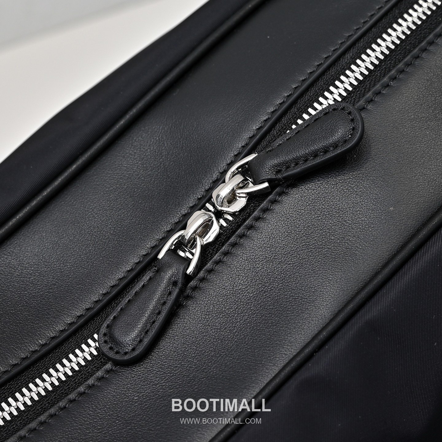 The Row Myles Nylon Duffle Bag with Calfskin Trim Detail 더로우 마일스 나일론 카프스킨 트림 더플 토트백 51cm 7