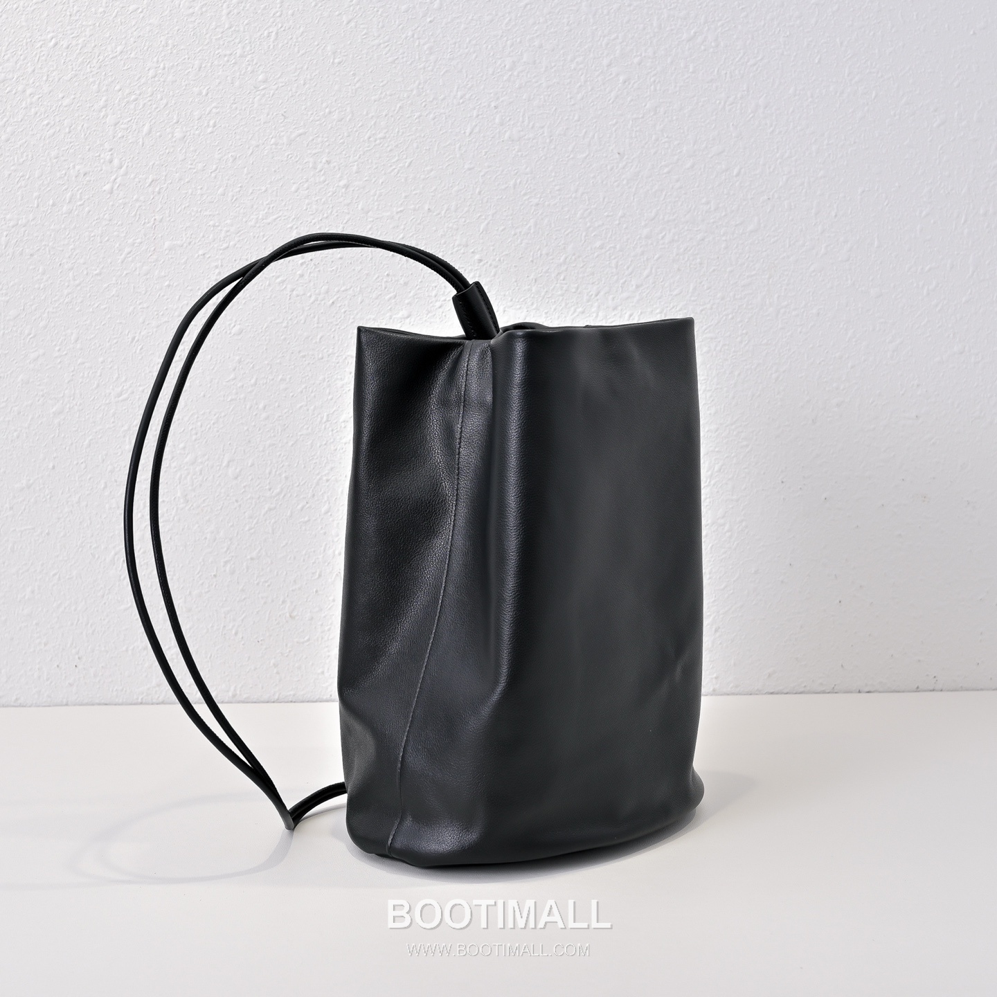 The Row Calfskin Backpack with Drawstring Closure Detail 더로우 카프스킨 드로스트링 백팩 25cm 2
