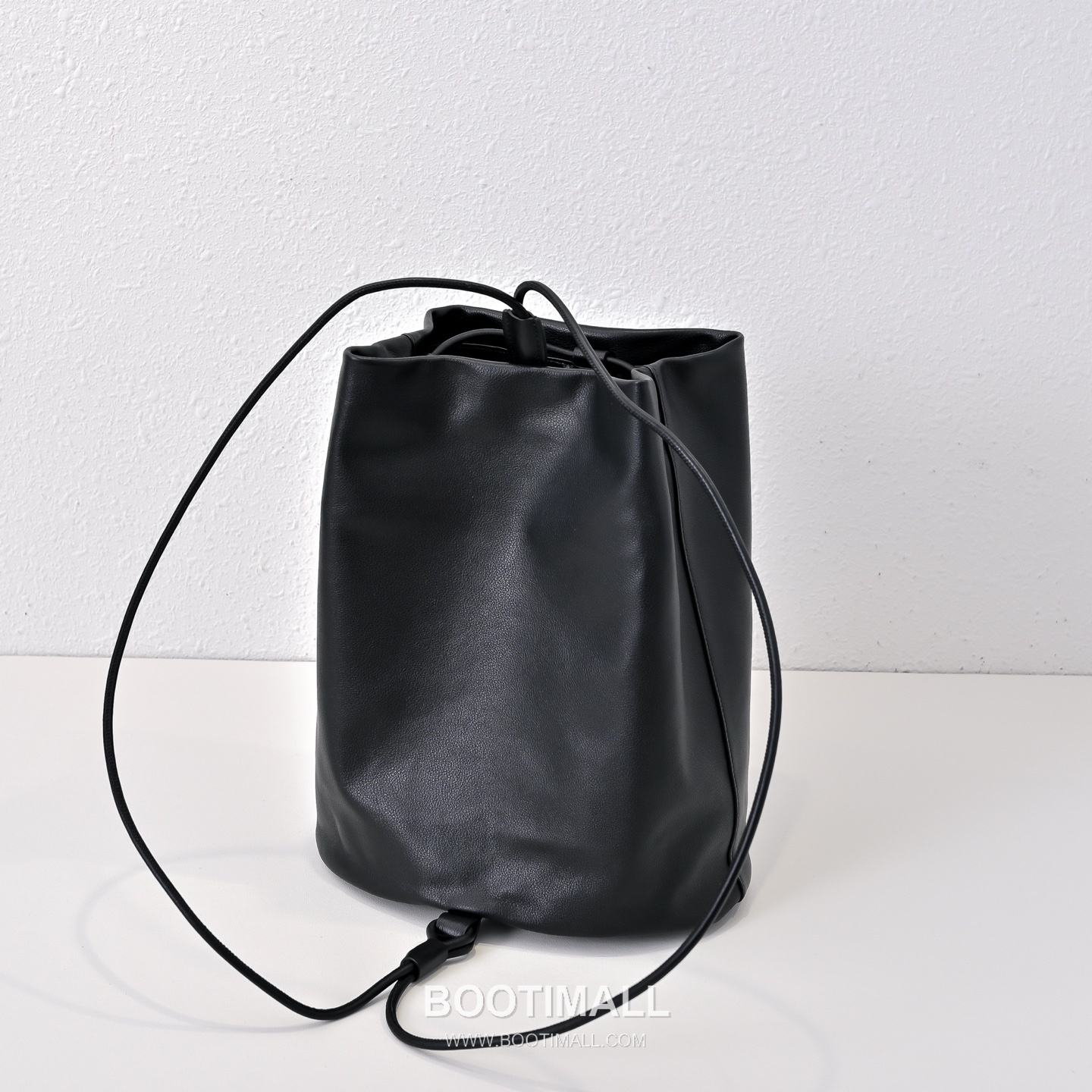 The Row Calfskin Backpack with Drawstring Closure Detail 더로우 카프스킨 드로스트링 백팩 25cm 3