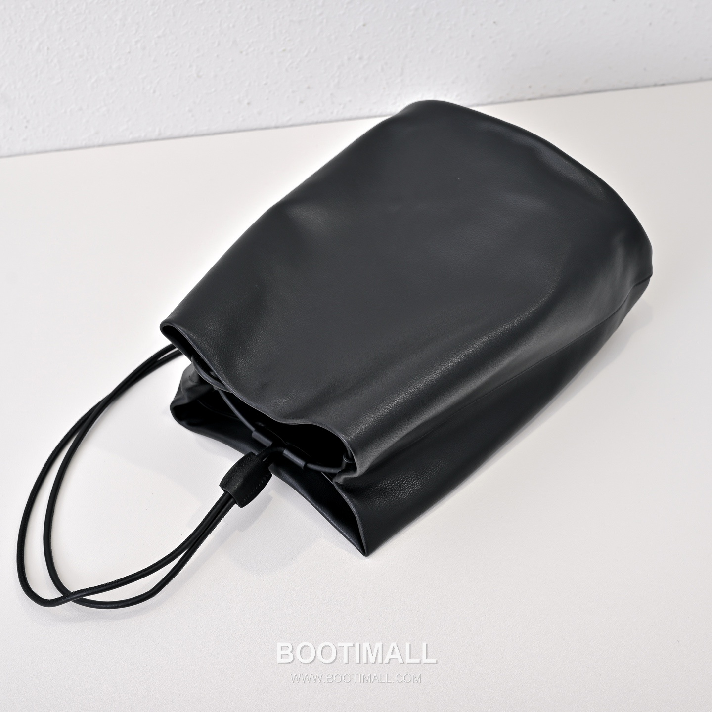 The Row Calfskin Backpack with Drawstring Closure Detail 더로우 카프스킨 드로스트링 백팩 25cm 7