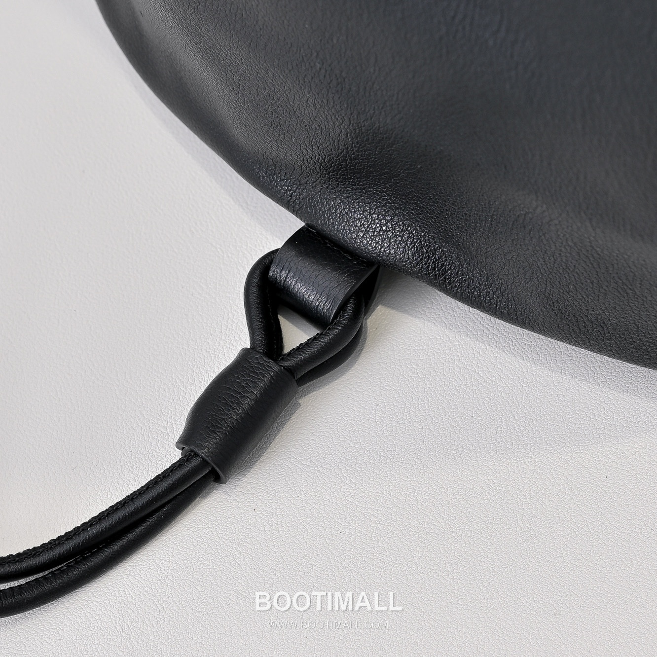 The Row Calfskin Backpack with Drawstring Closure Detail 더로우 카프스킨 드로스트링 백팩 25cm 8