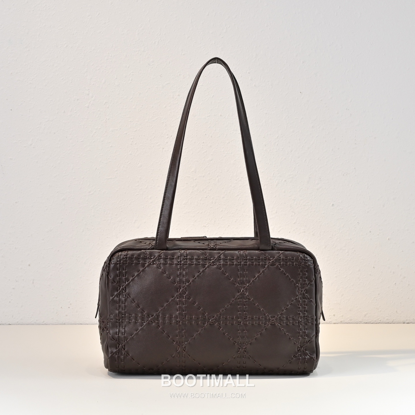 The Row Astra Calfskin Bowling Bag with Top Handle Detail 더로우 아스트라 카프스킨 탑핸들 보울링 숄더백 30cm 1