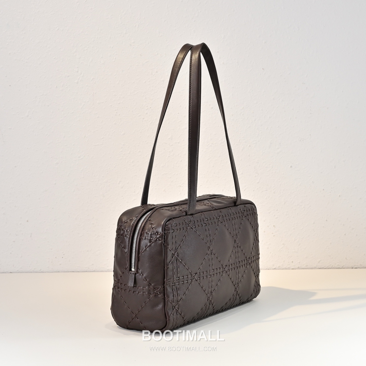 The Row Astra Calfskin Bowling Bag with Top Handle Detail 더로우 아스트라 카프스킨 탑핸들 보울링 숄더백 30cm 2