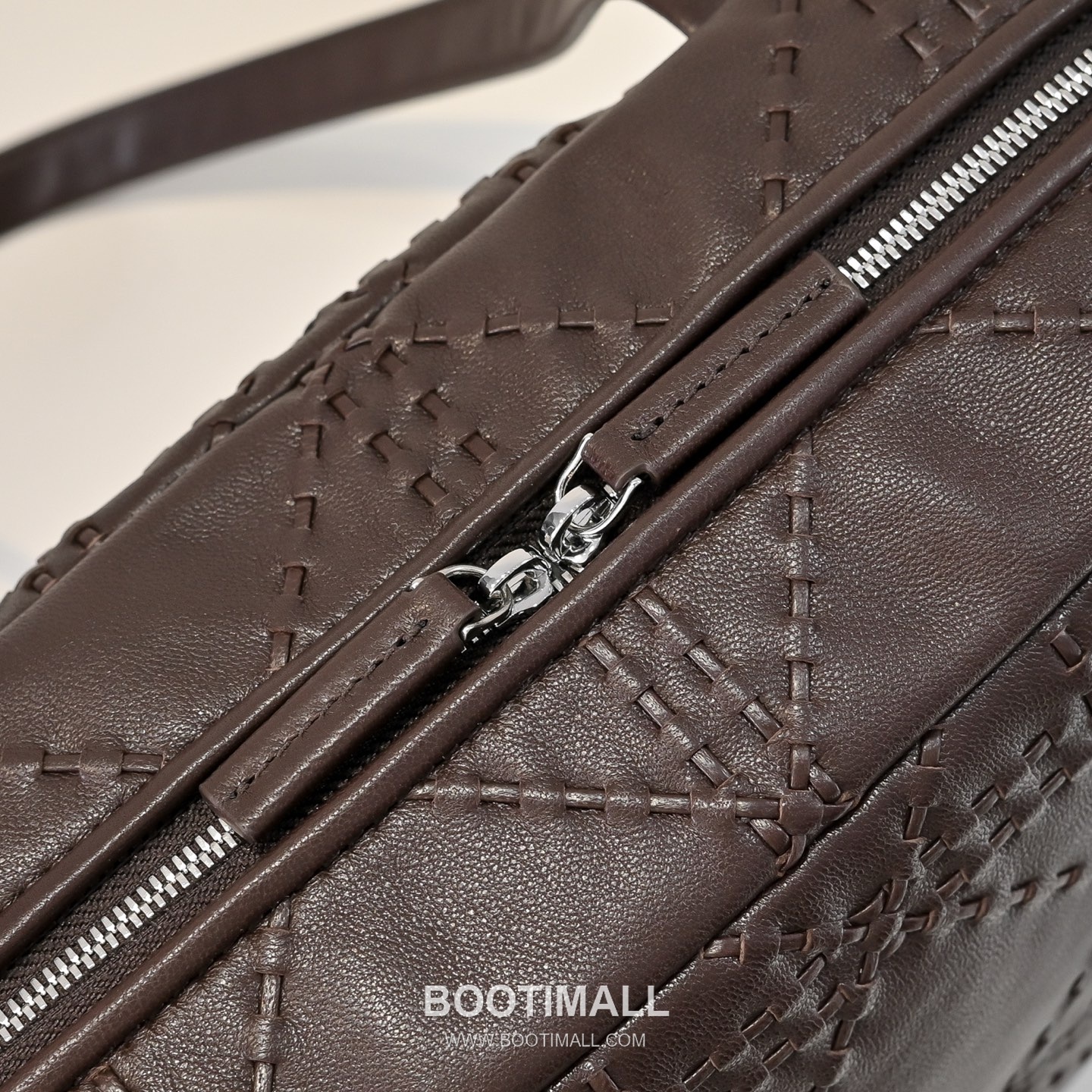 The Row Astra Calfskin Bowling Bag with Top Handle Detail 더로우 아스트라 카프스킨 탑핸들 보울링 숄더백 30cm 6