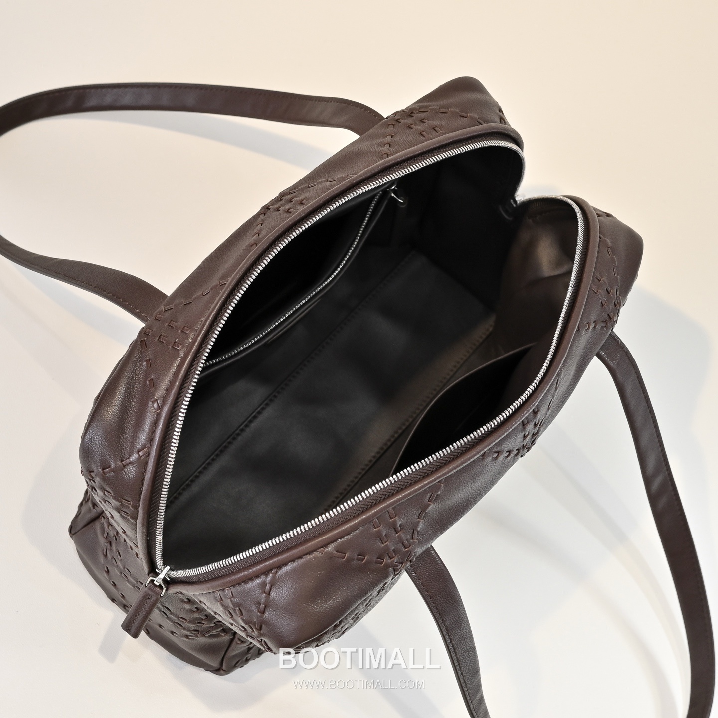 The Row Astra Calfskin Bowling Bag with Top Handle Detail 더로우 아스트라 카프스킨 탑핸들 보울링 숄더백 30cm 7