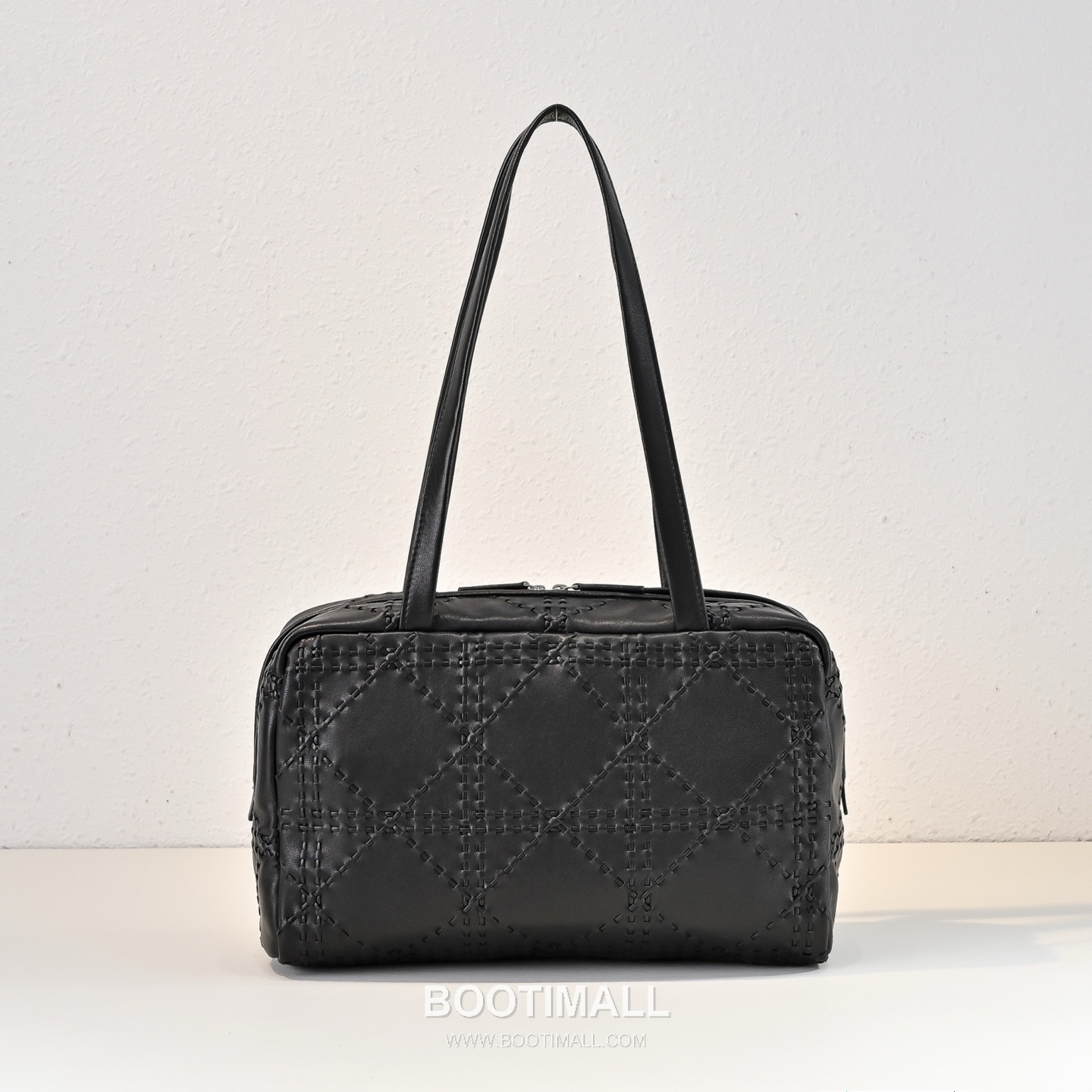 The Row Astra Calfskin Bowling Bag with Top Handle Detail 더로우 아스트라 카프스킨 탑핸들 보울링 숄더백 30cm 1