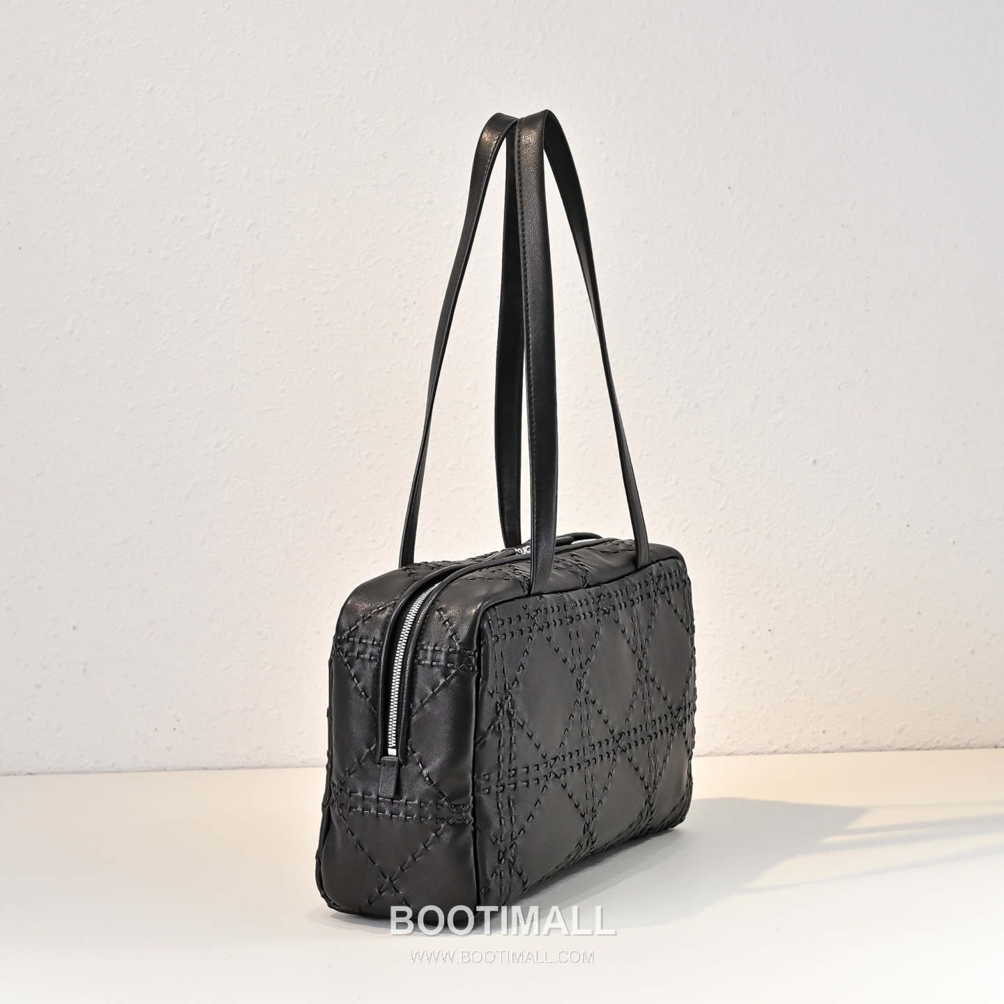 The Row Astra Calfskin Bowling Bag with Top Handle Detail 더로우 아스트라 카프스킨 탑핸들 보울링 숄더백 30cm 2